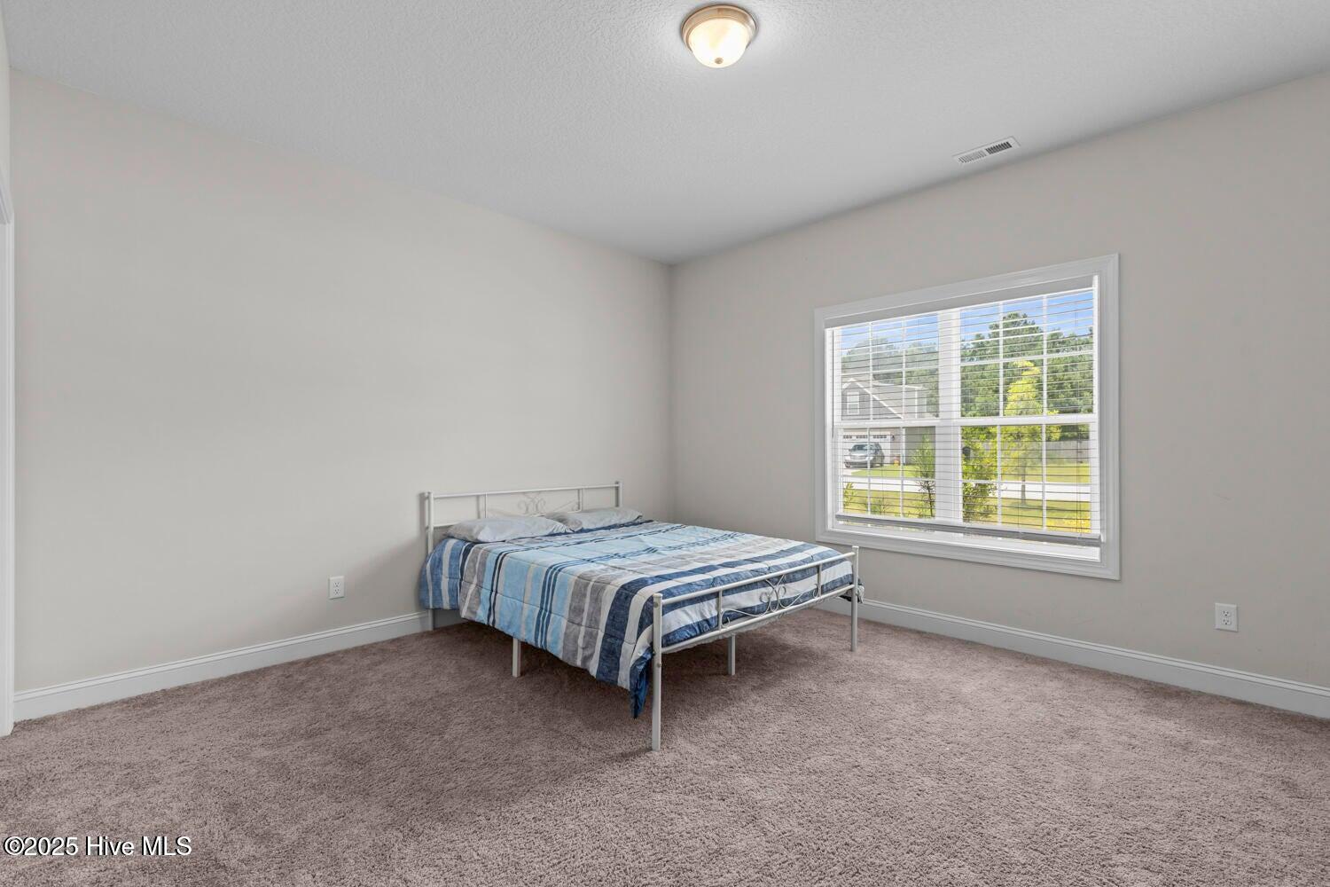 100545840 | Photo 22