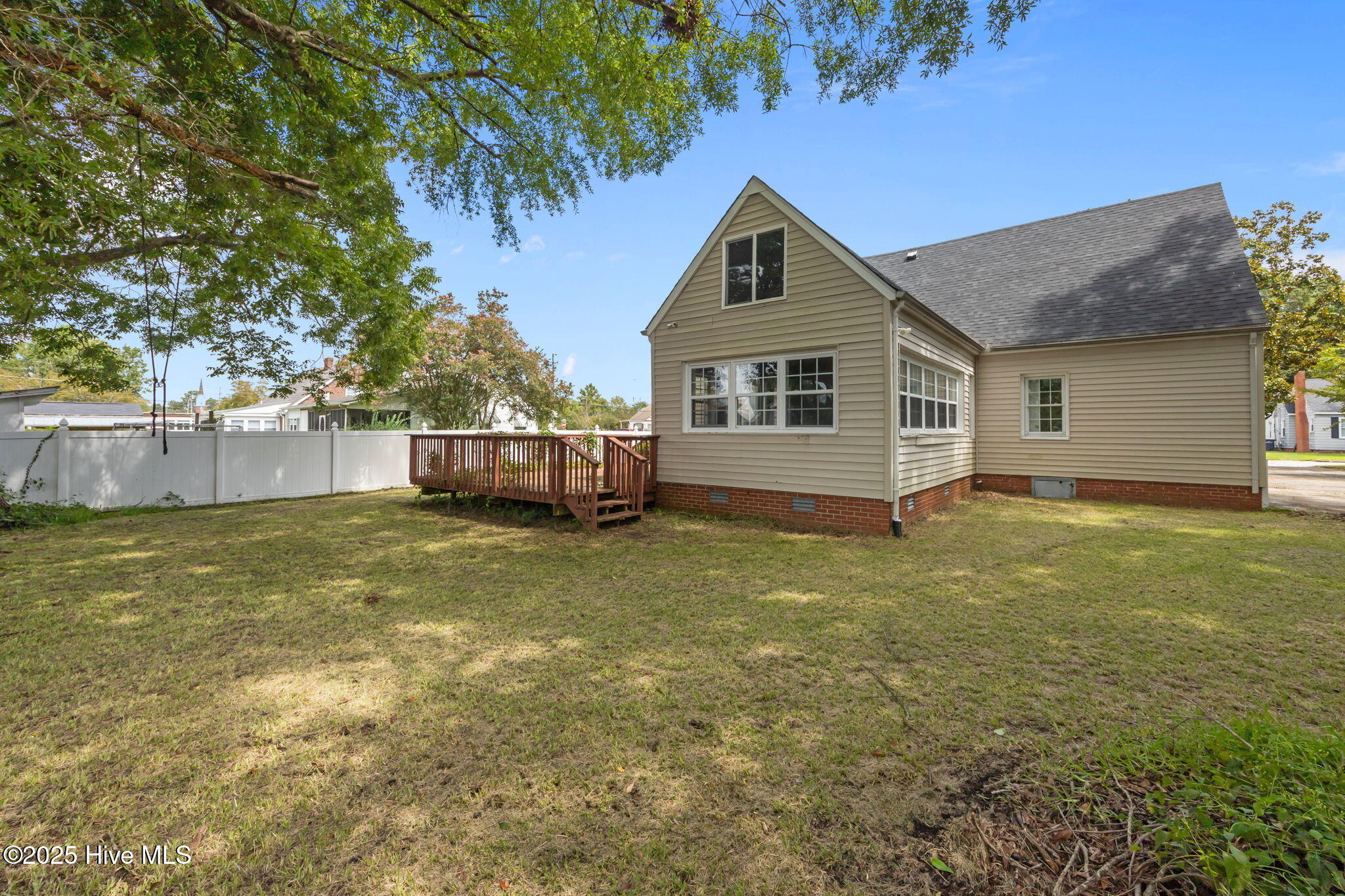 100520043 | Photo 42