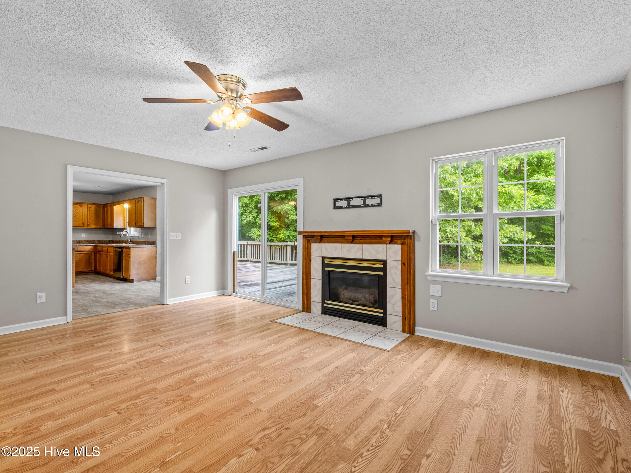 100554828 | Photo 15