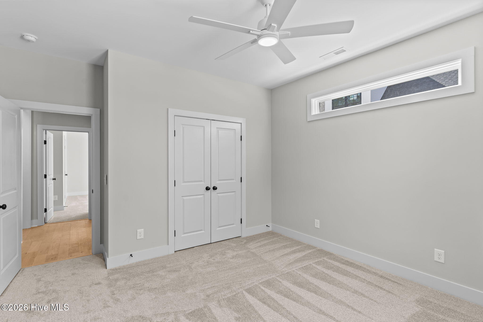 100548925 | Photo 41