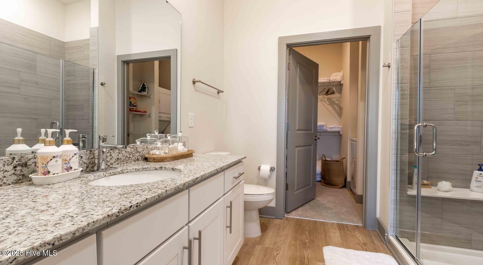 100522728 | Photo 27