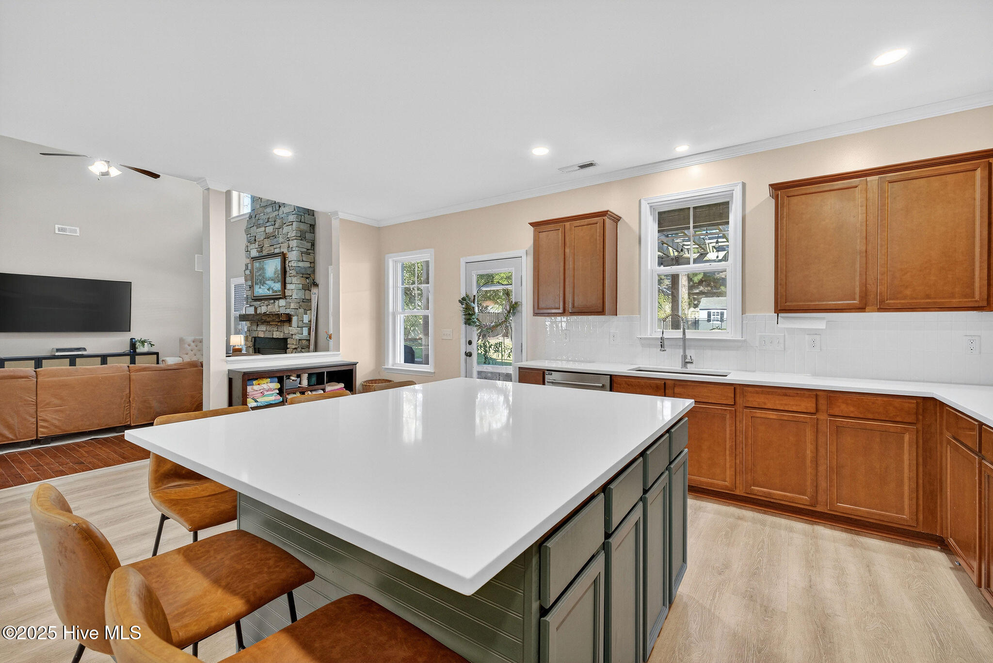 100537905 | Photo 14