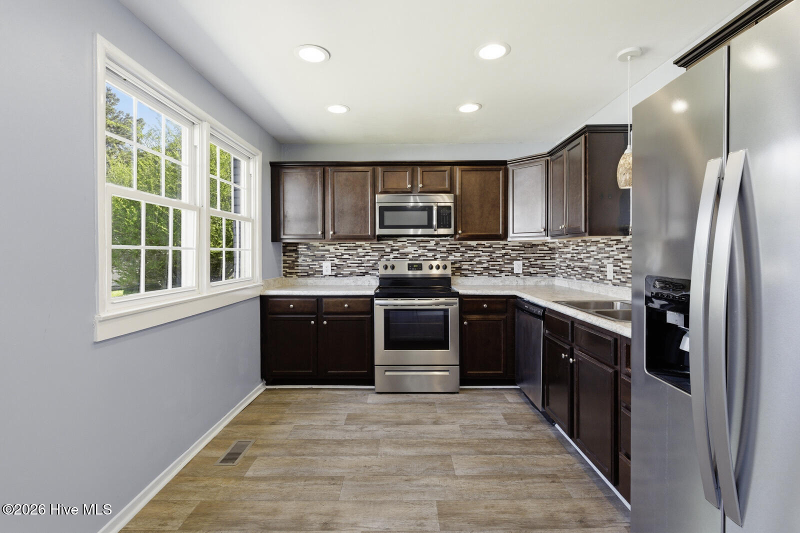 100565966 | Photo 10