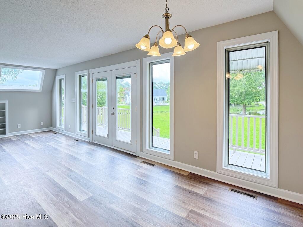 100519170 | Photo 17