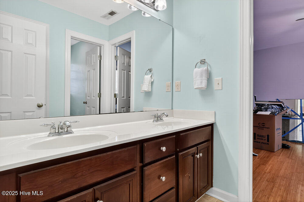 100526885 | Photo 25