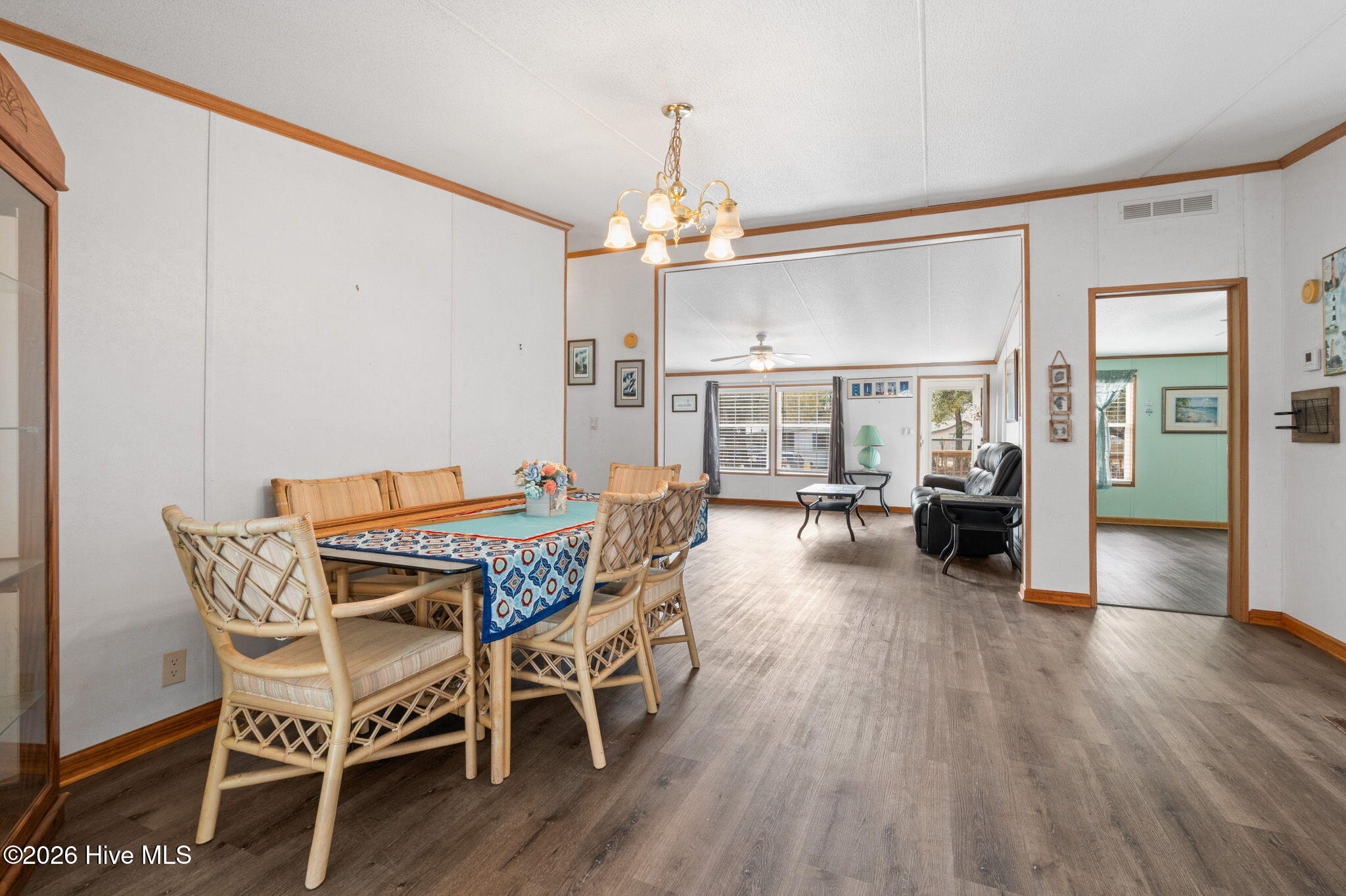 100564701 | Photo 14