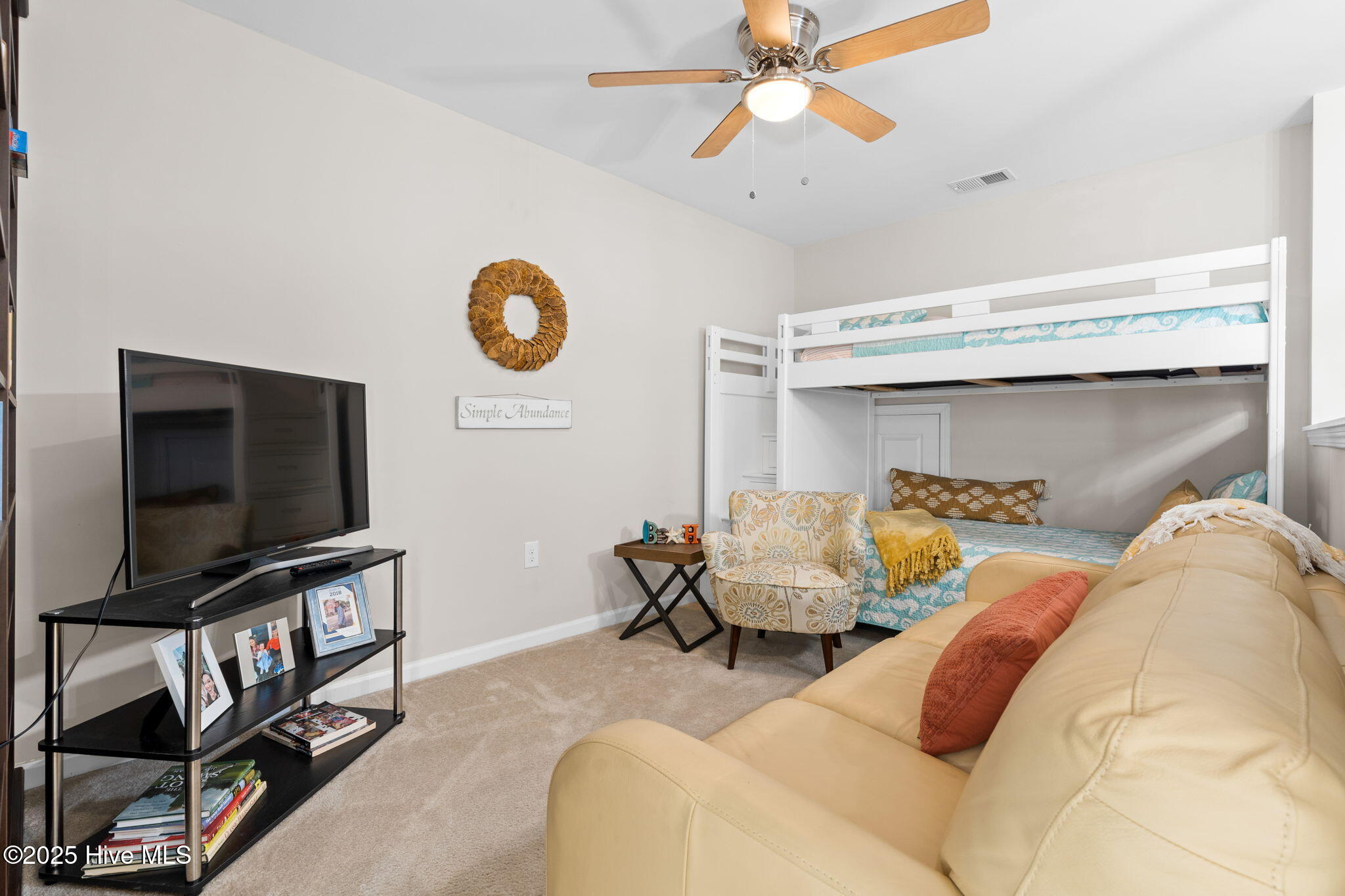 100543770 | Photo 35