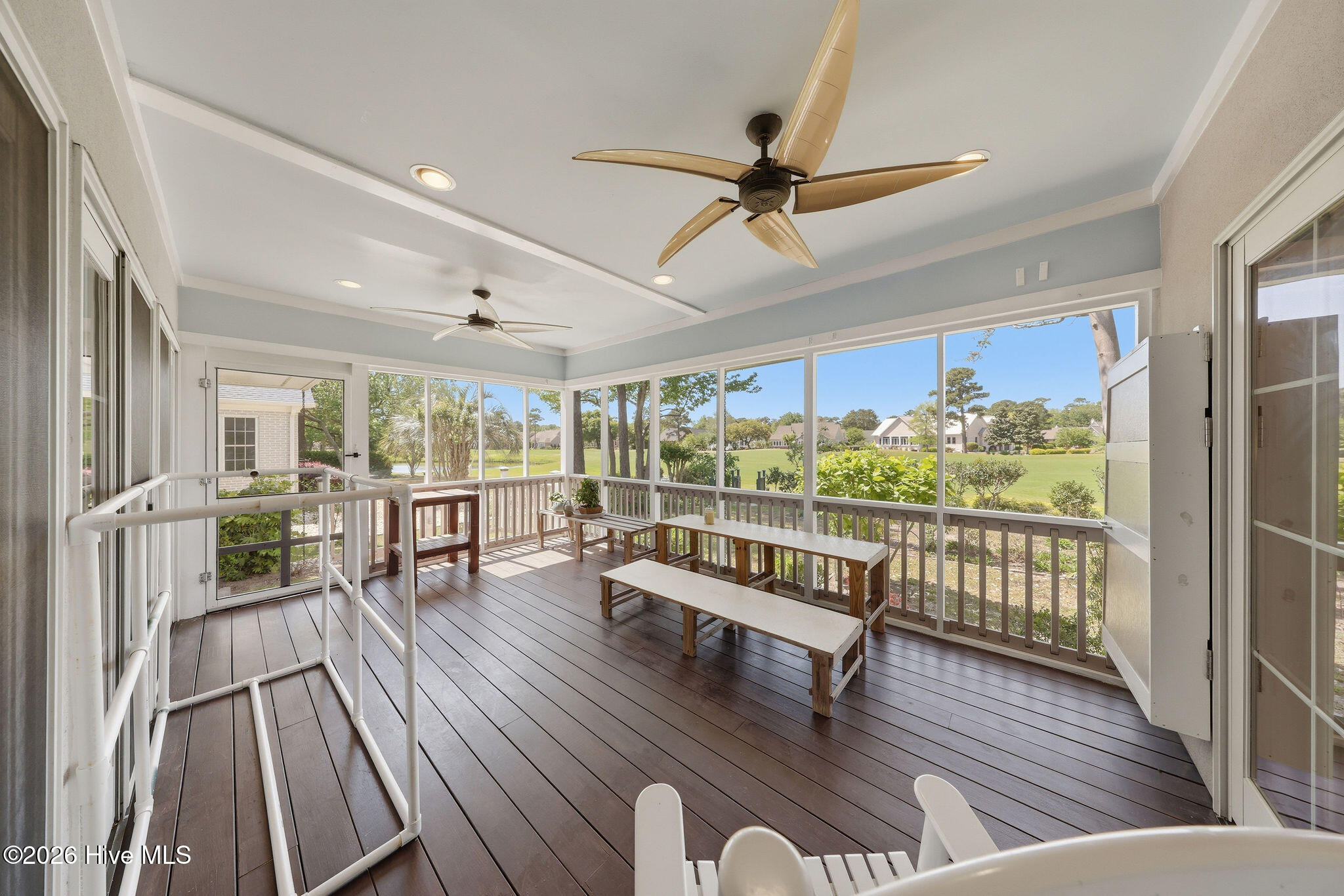 100569152 | Photo 30