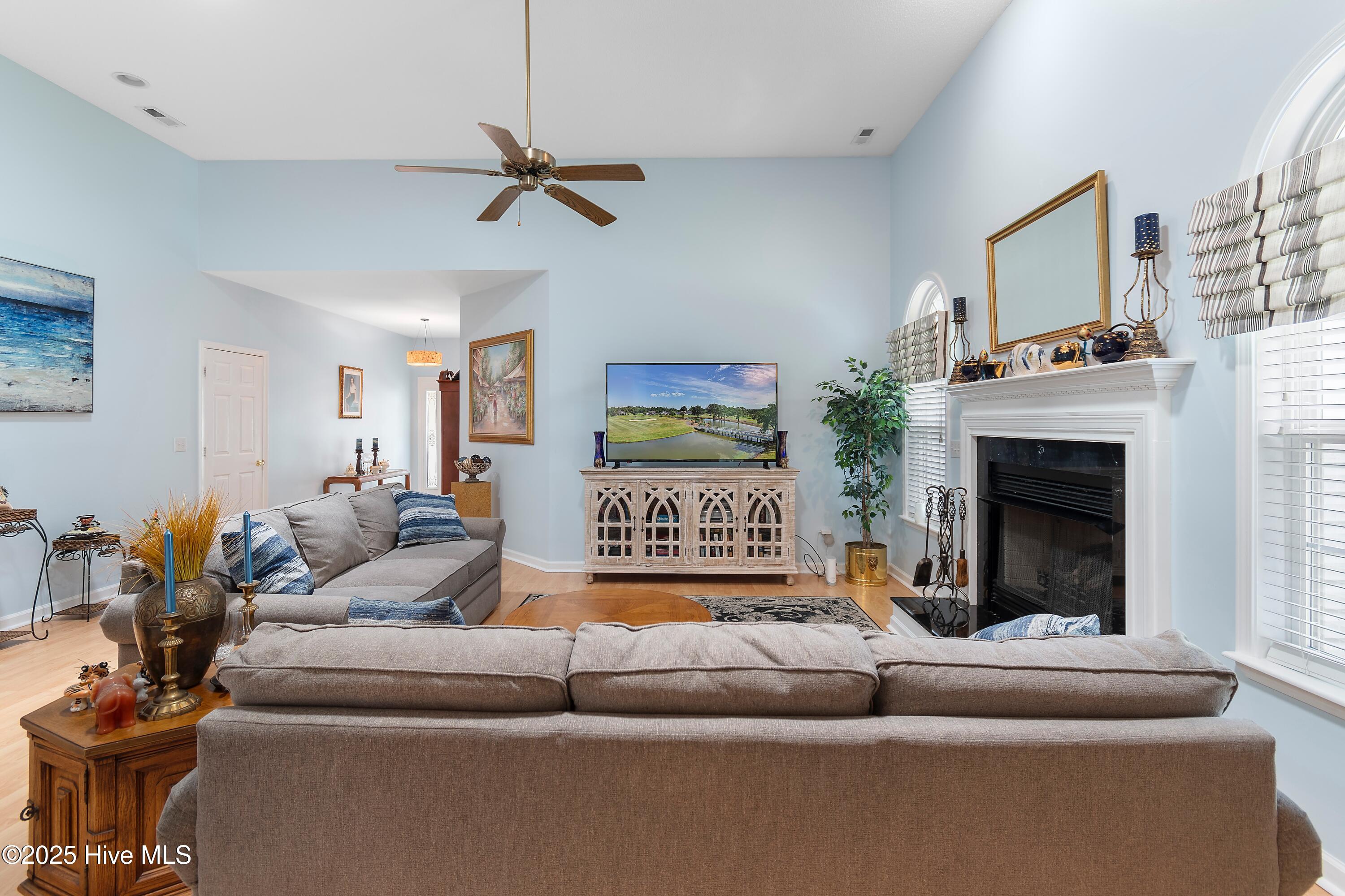 100545372 | Photo 26