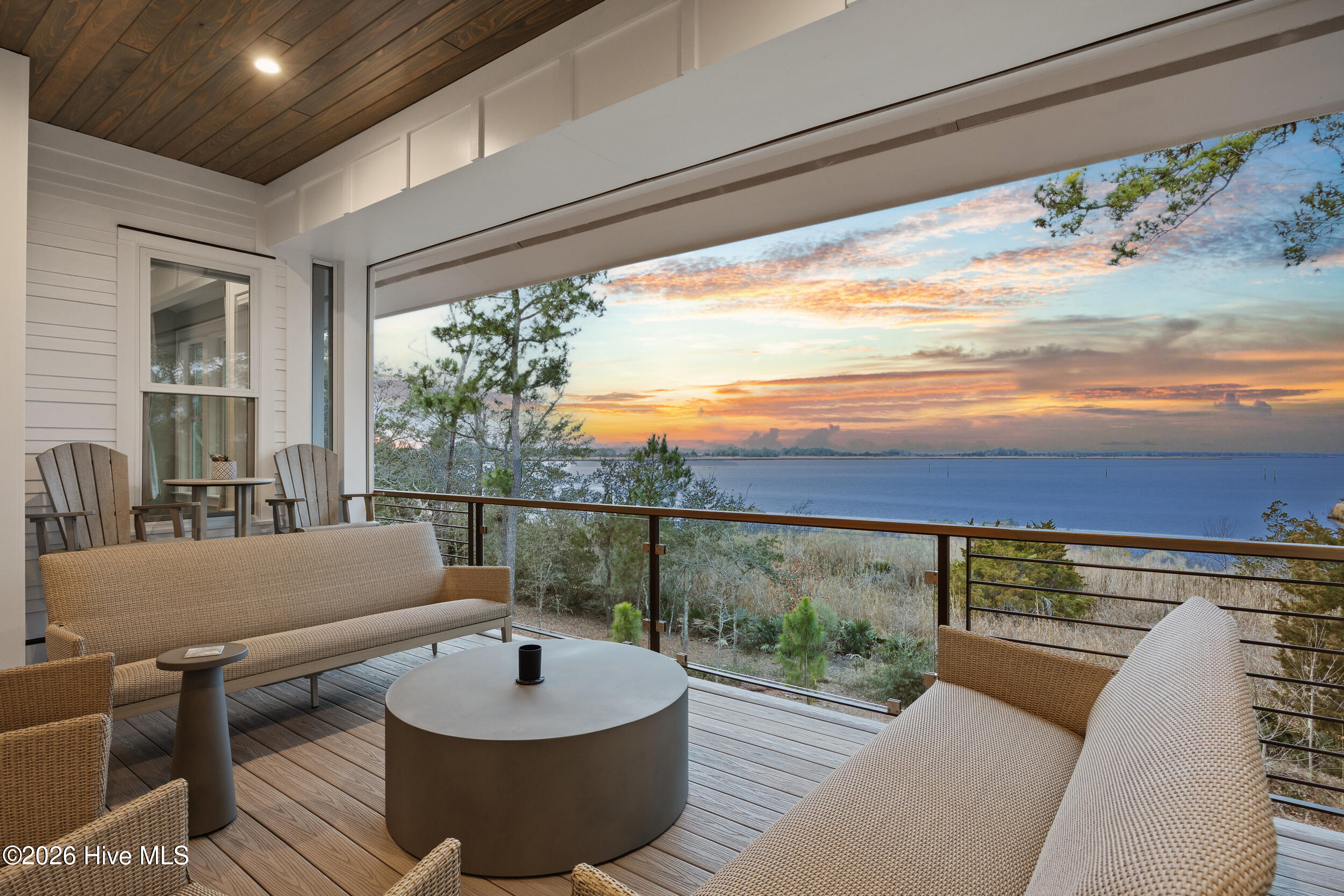 100553352 | Photo 70