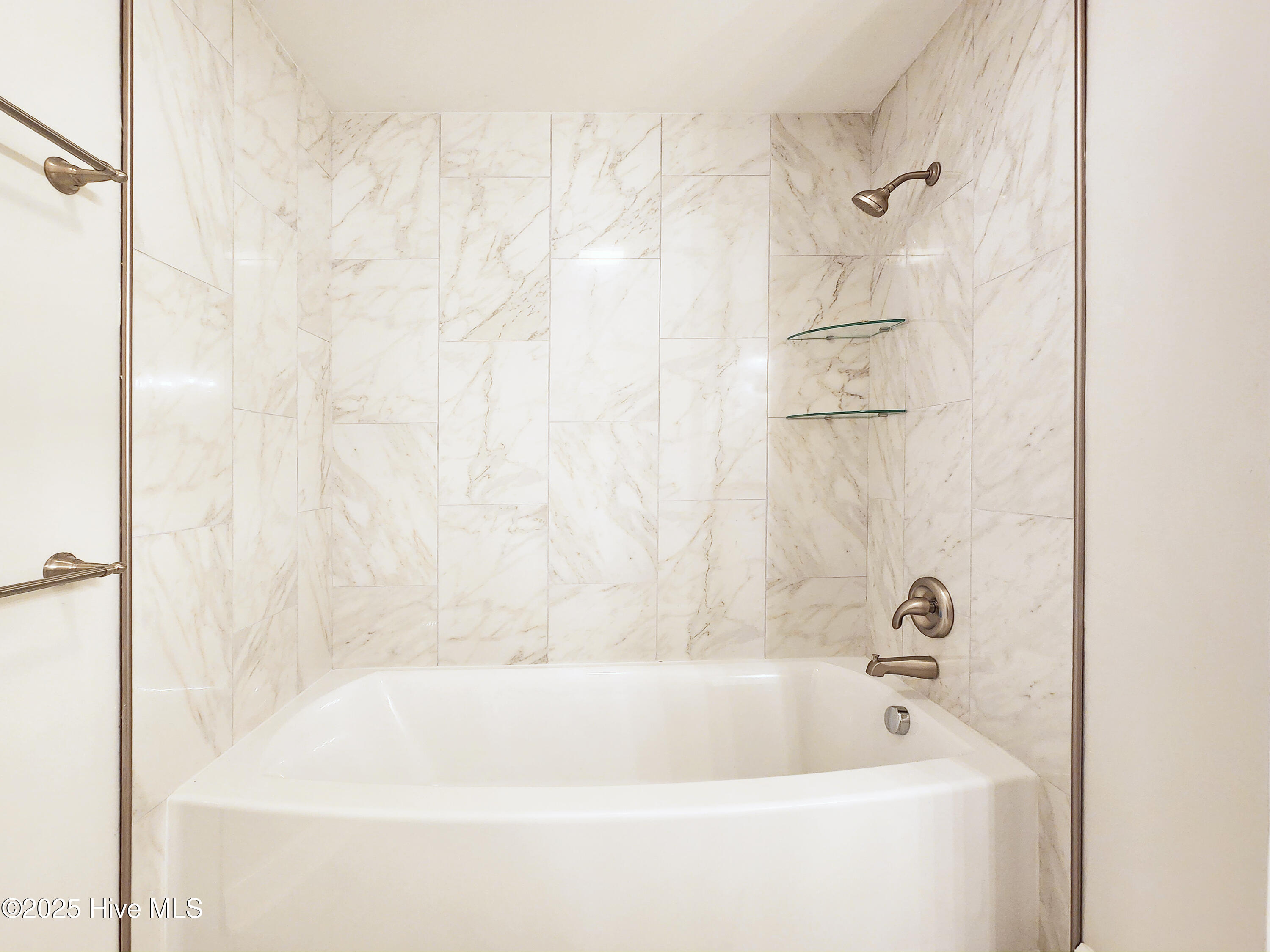 100517489 | Photo 33