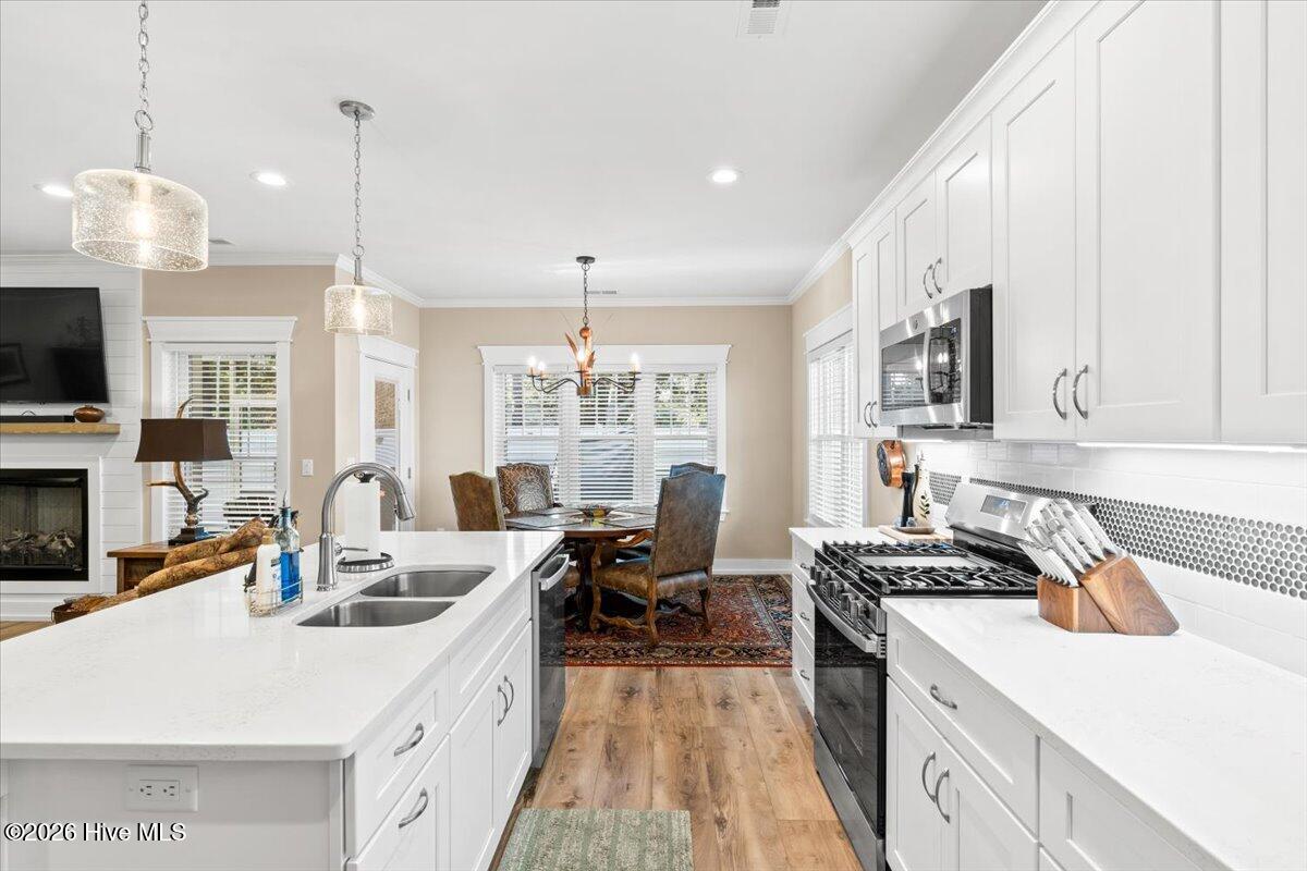 100547880 | Photo 18