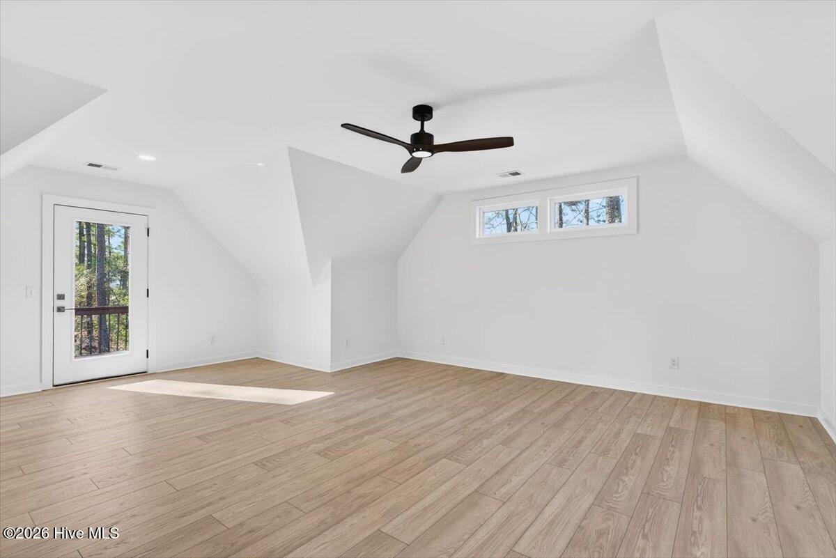 100508679 | Photo 26