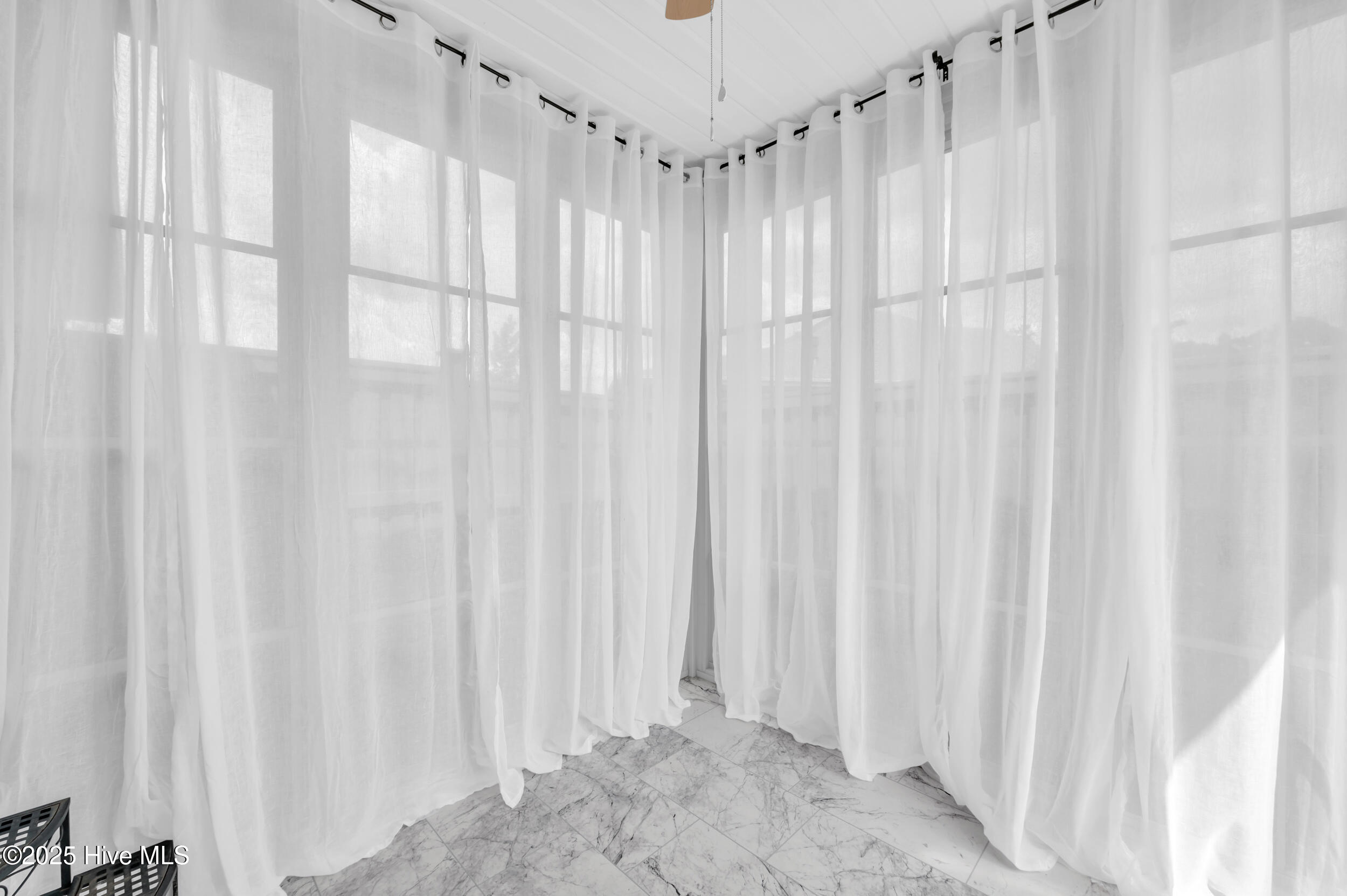 100564628 | Photo 30