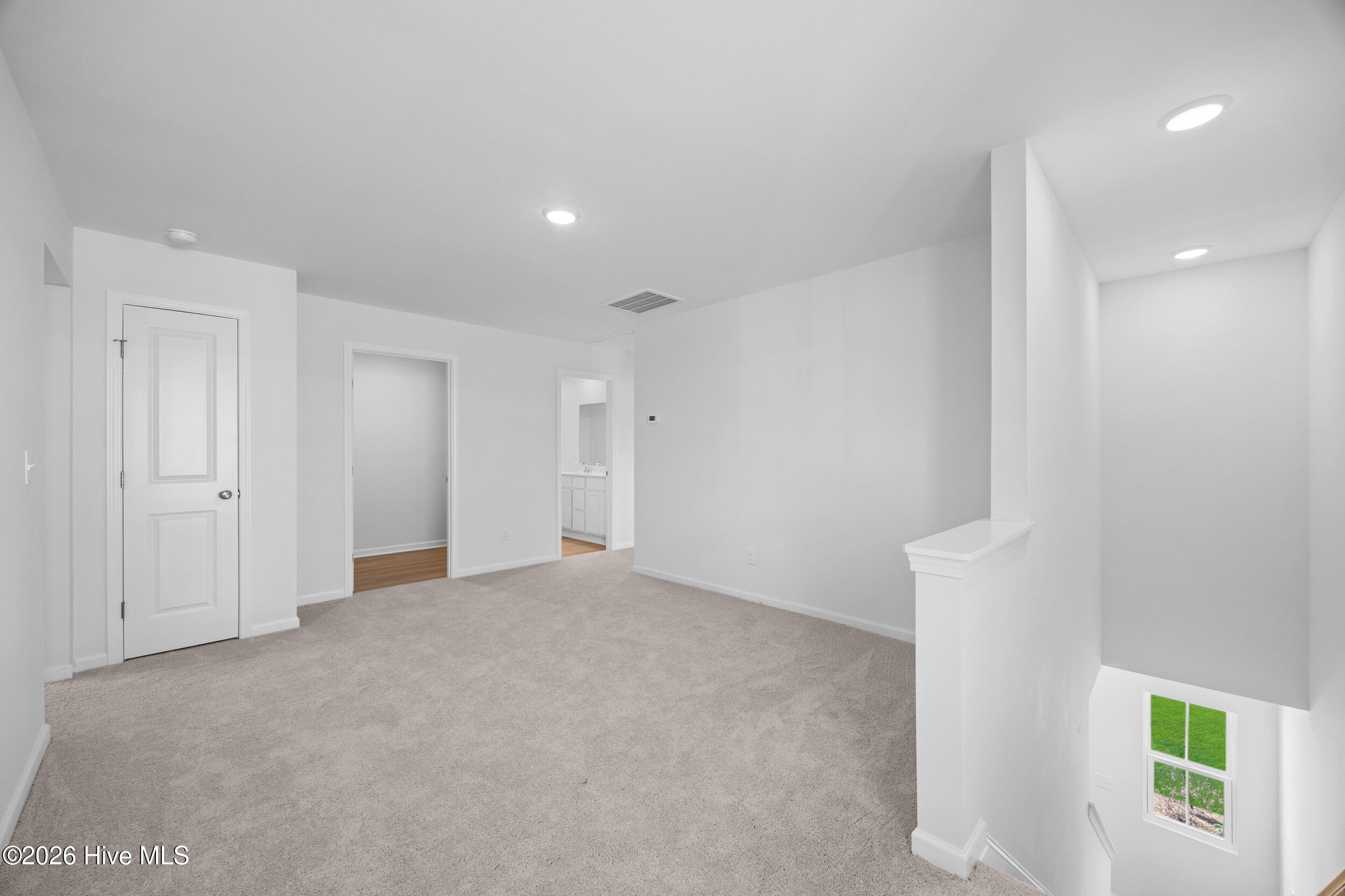 100547269 | Photo 24