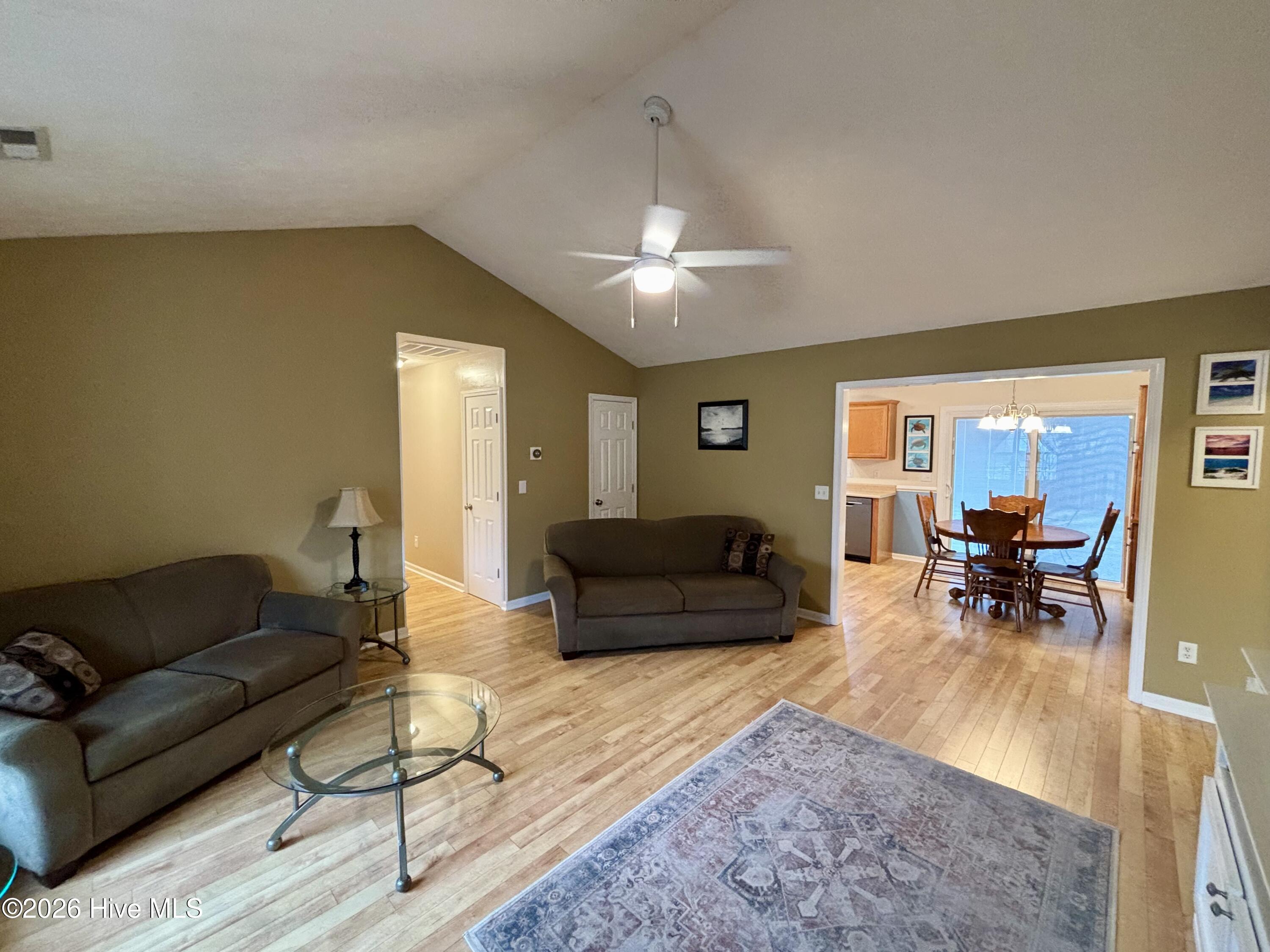 100561288 | Photo 10