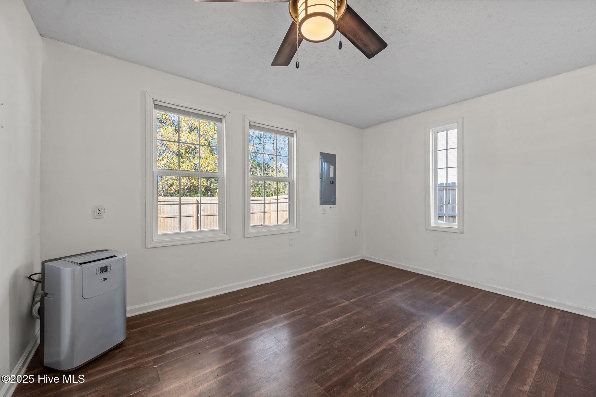 100546746 | Photo 33