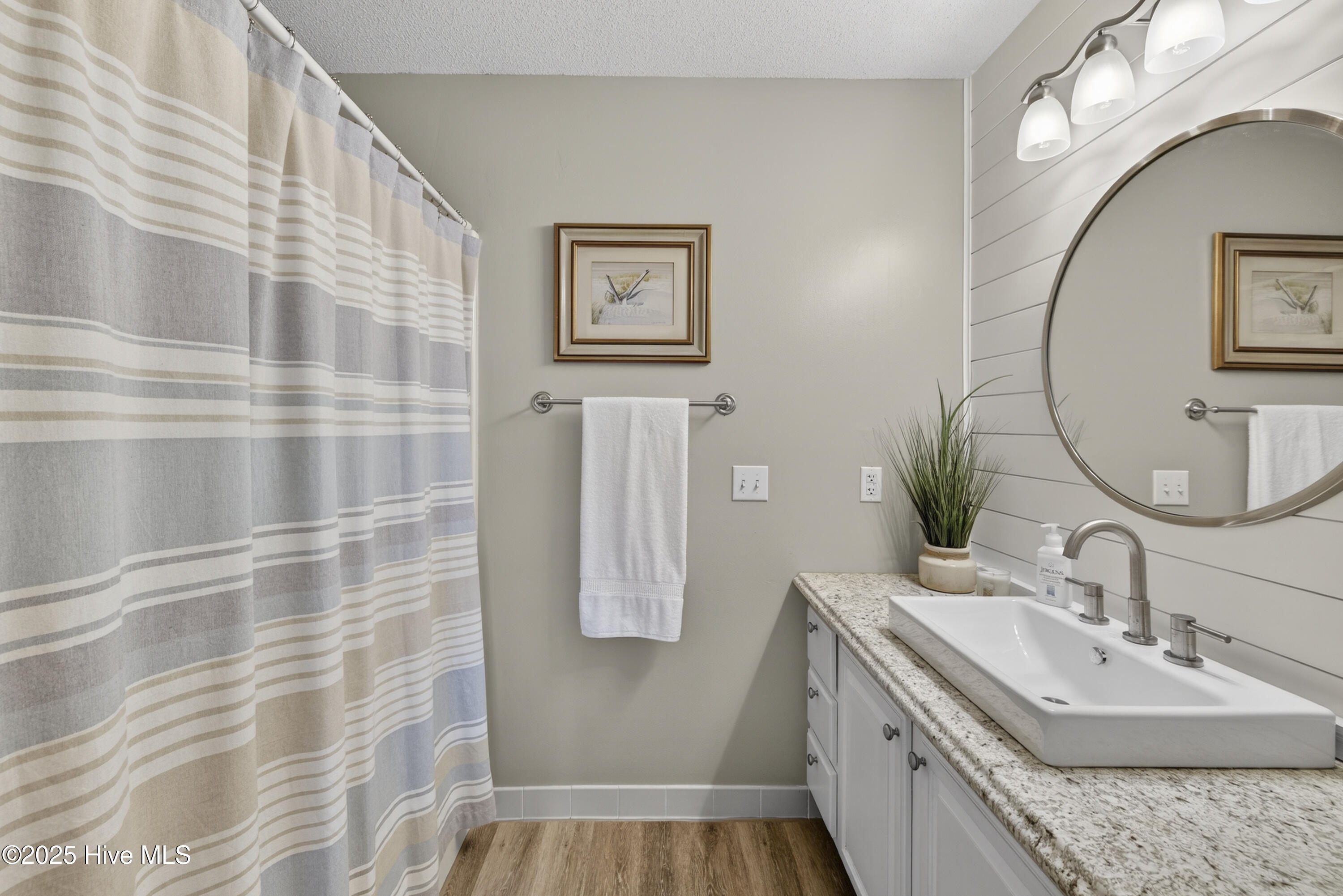 100543749 | Photo 26