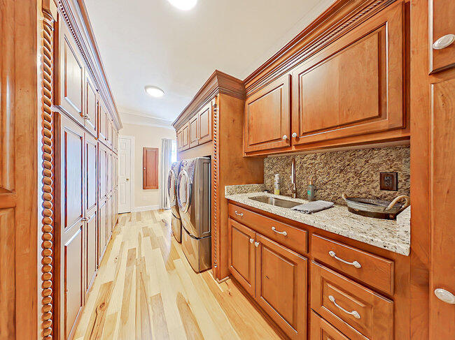 043_6-laundry_room_12