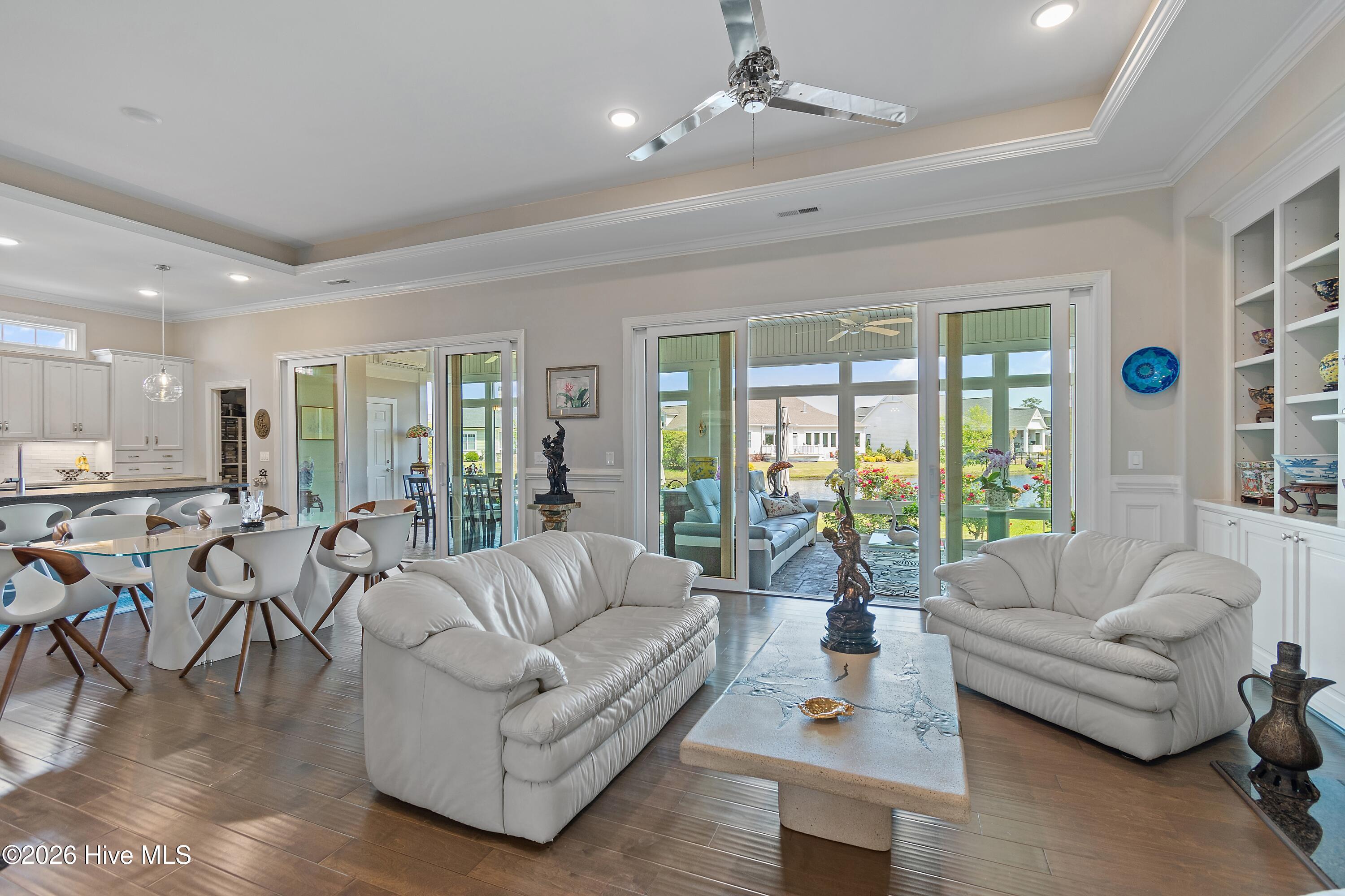 100560288 | Photo 89