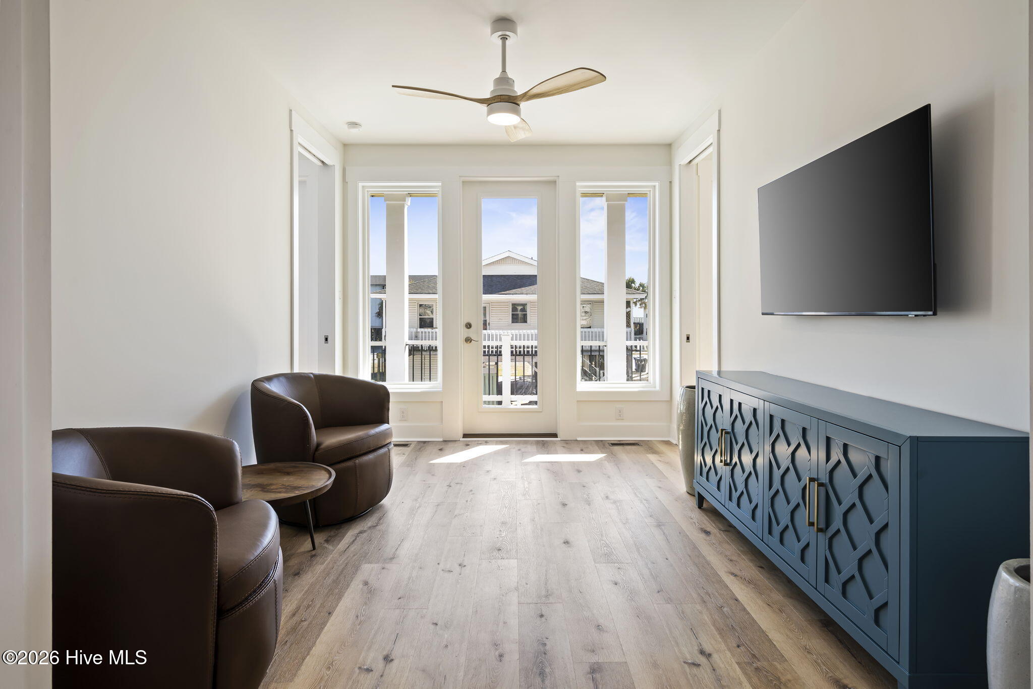 100550572 | Photo 30