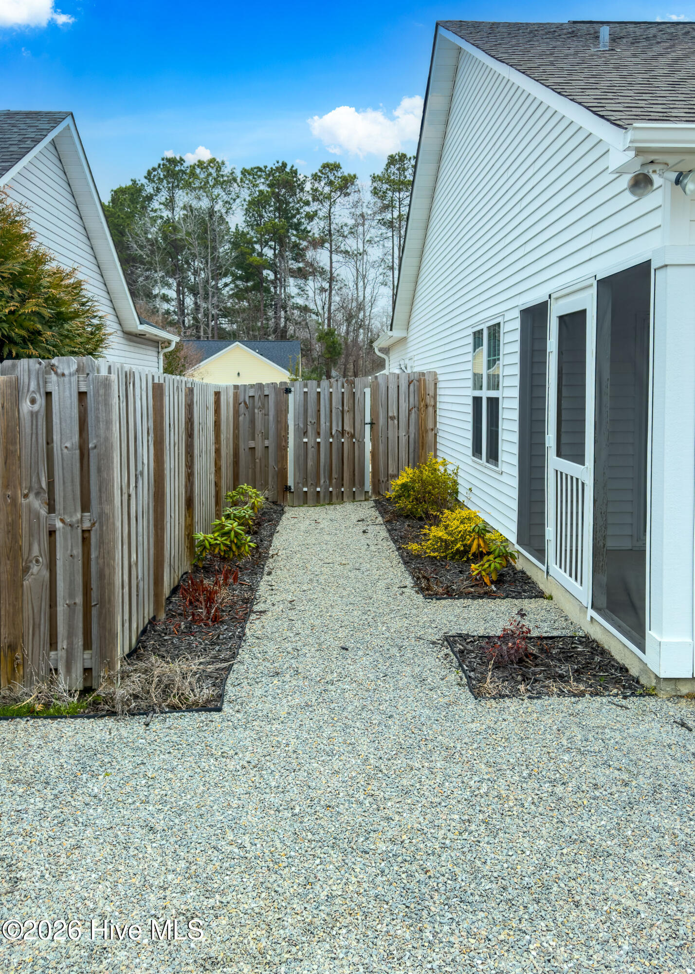 100557566 | Photo 35