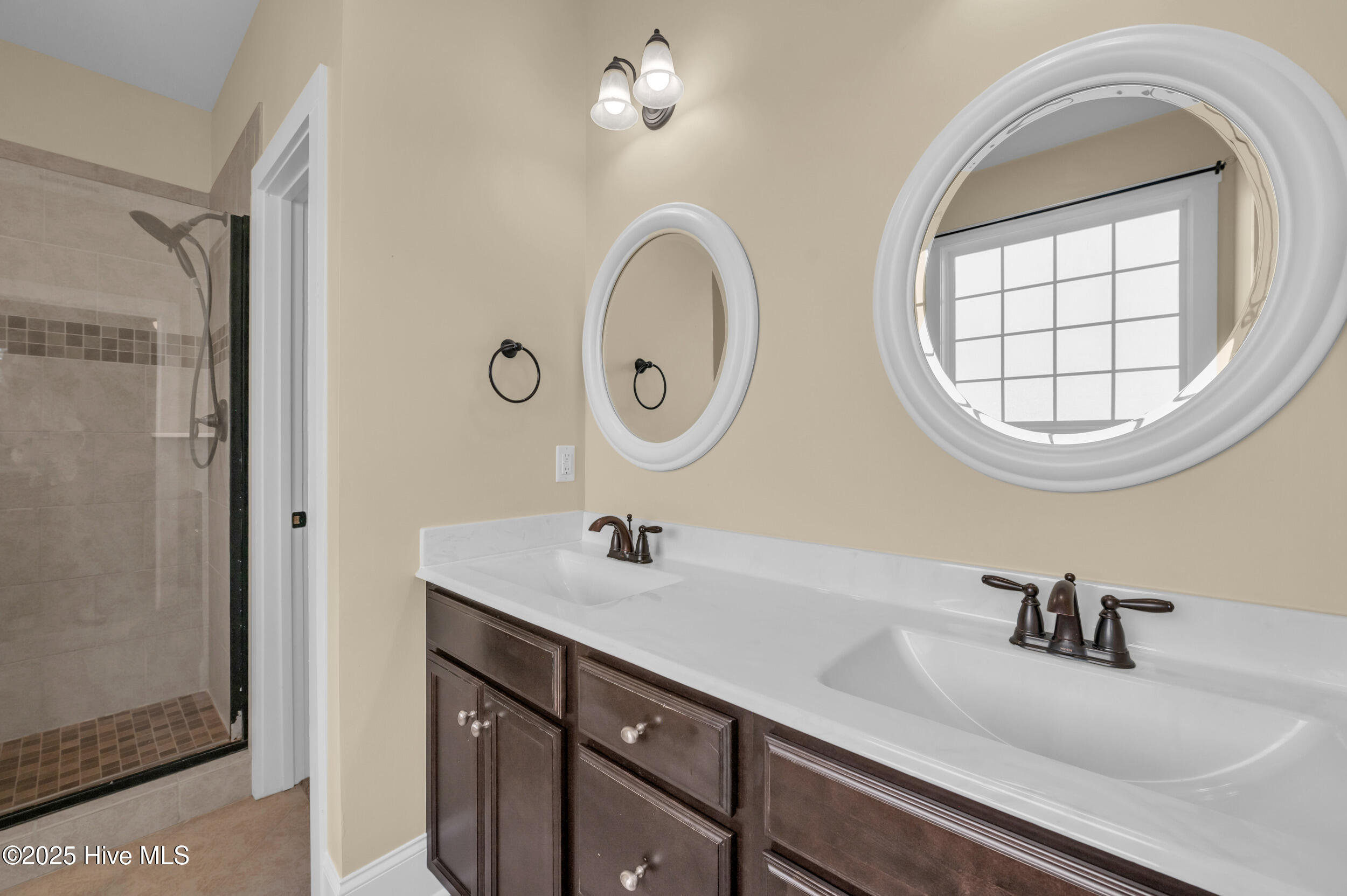 100540698 | Photo 26