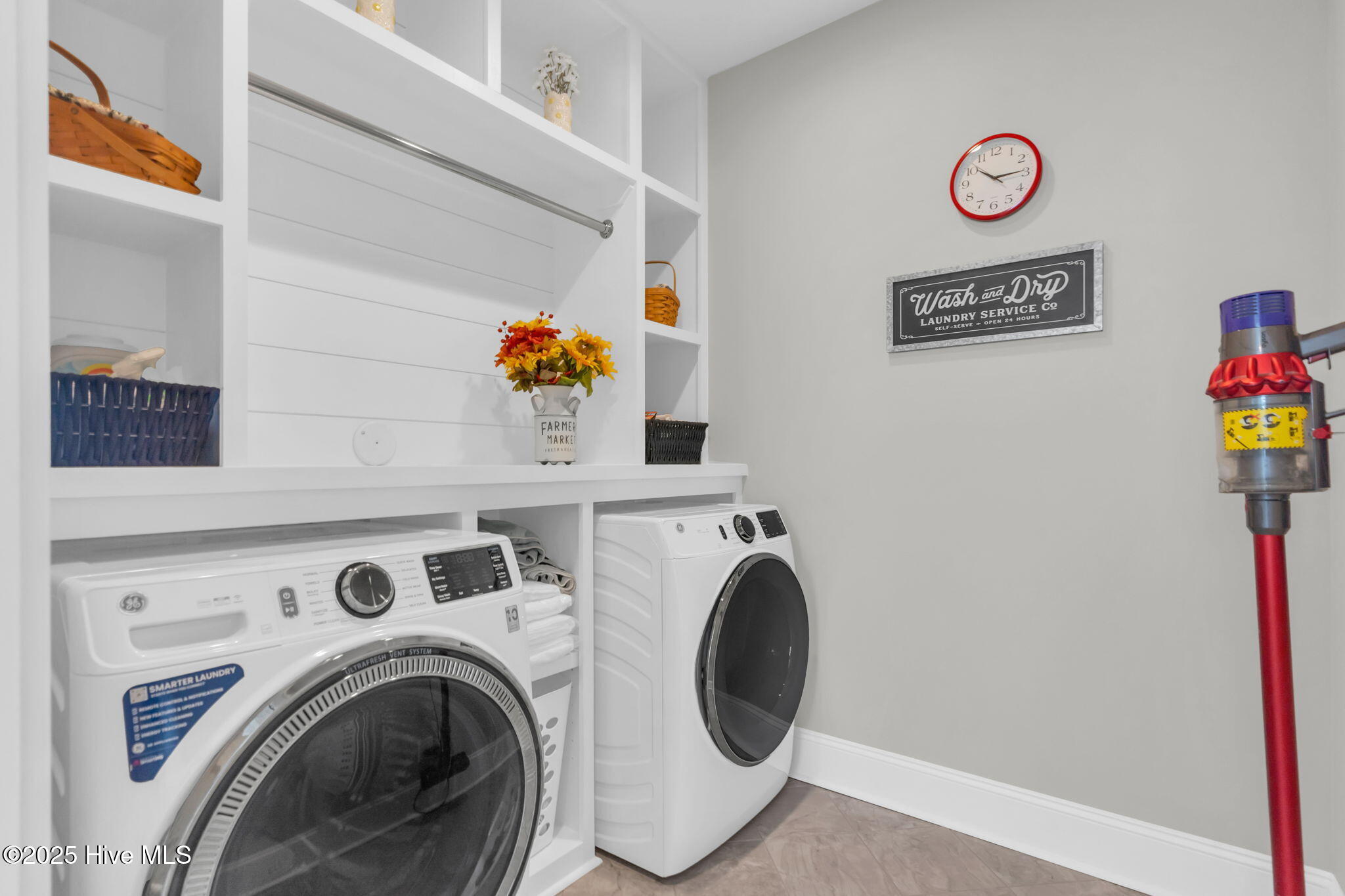 100543915 | Photo 28