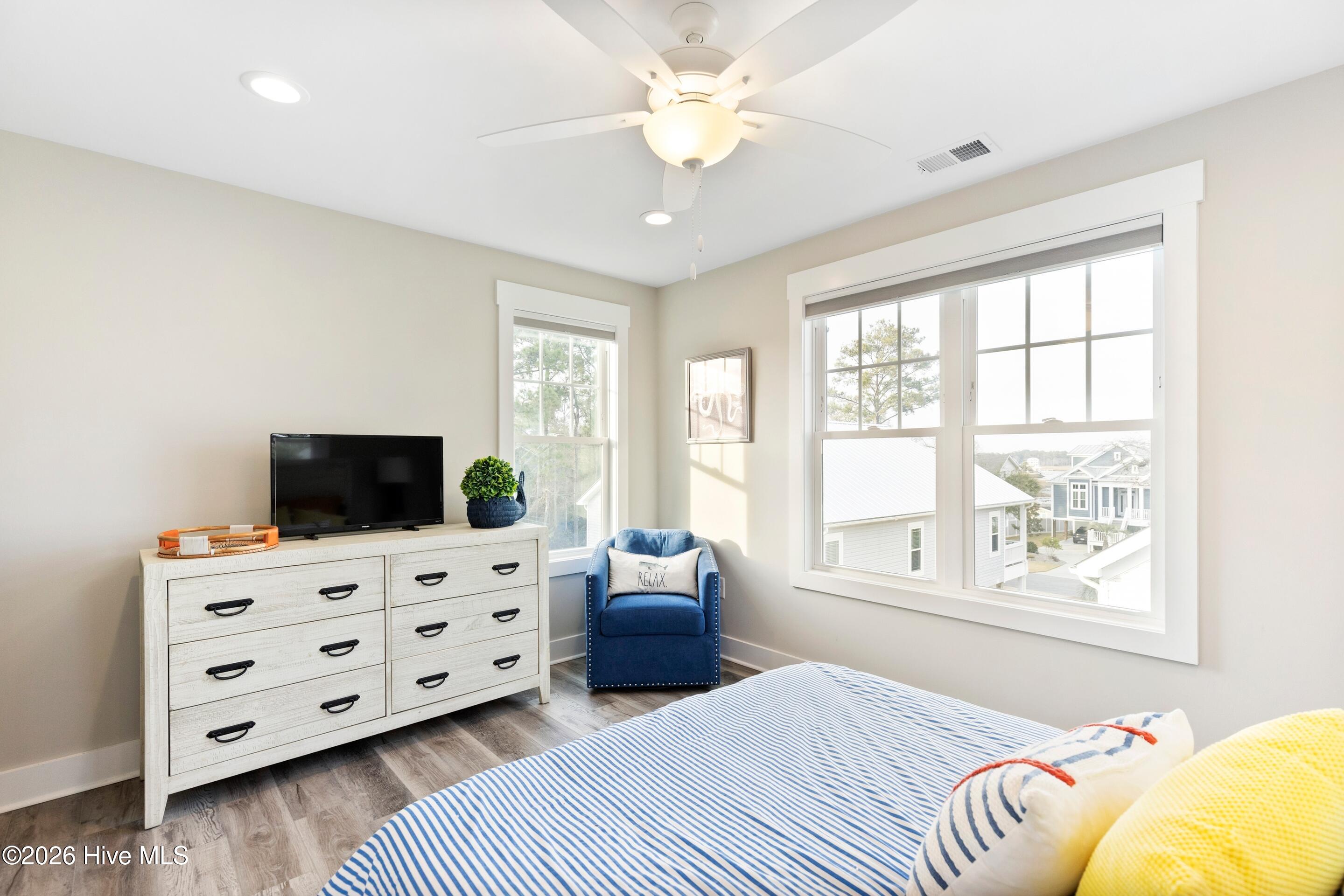 100548444 | Photo 58