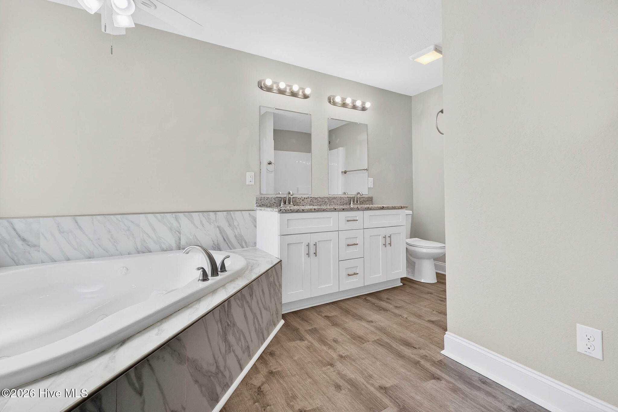 100564948 | Photo 31