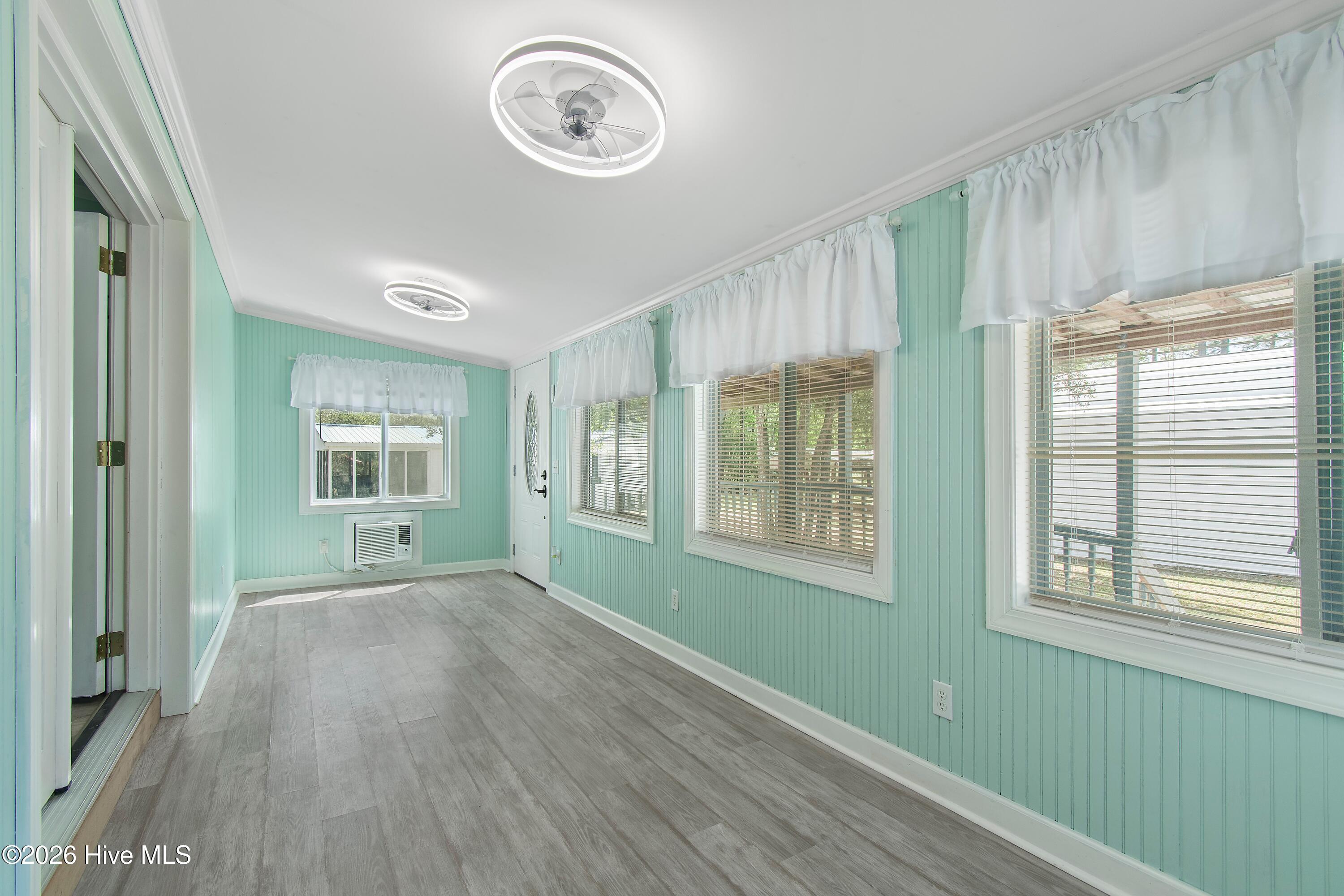 100566223 | Photo 45