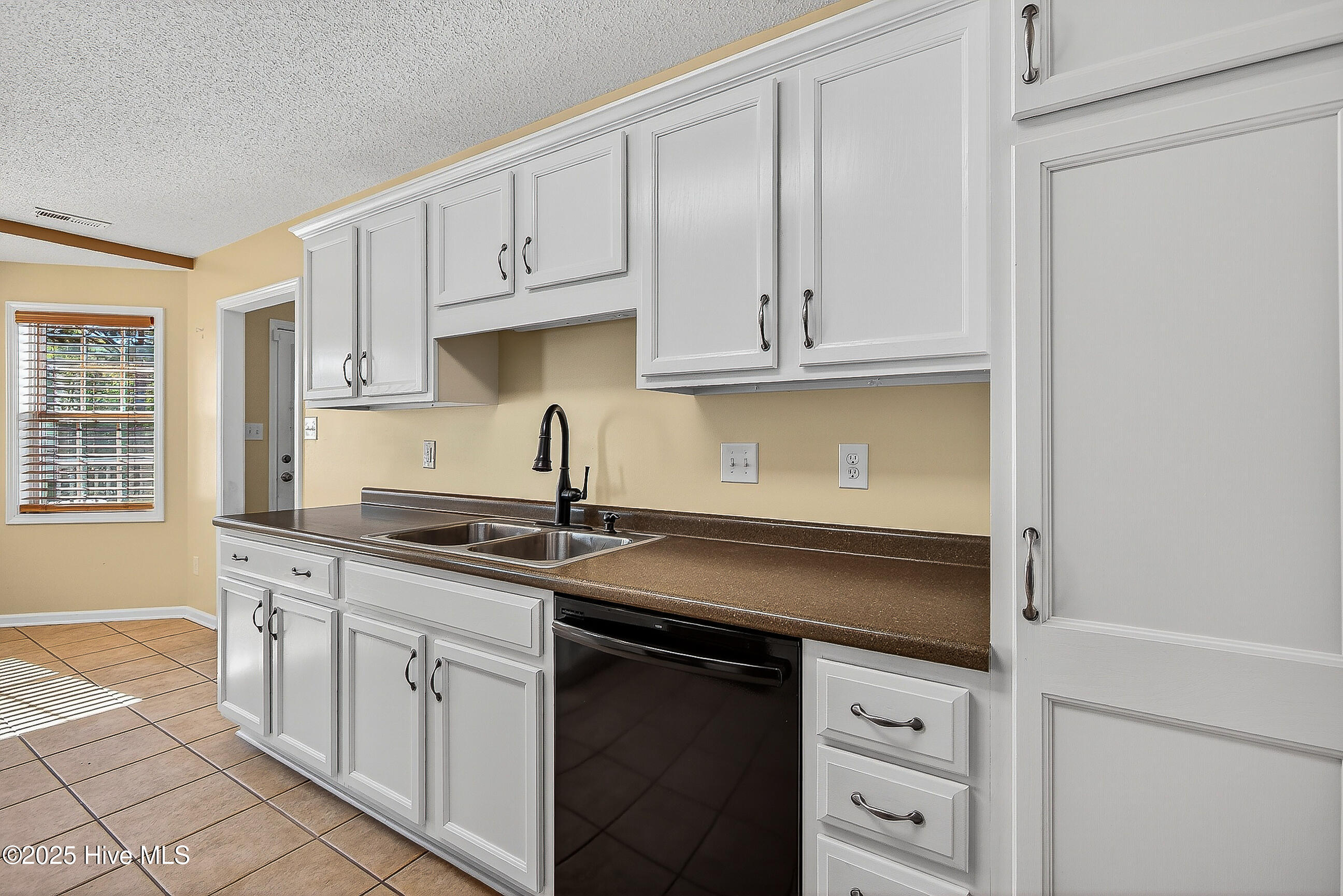 100540052 | Photo 11