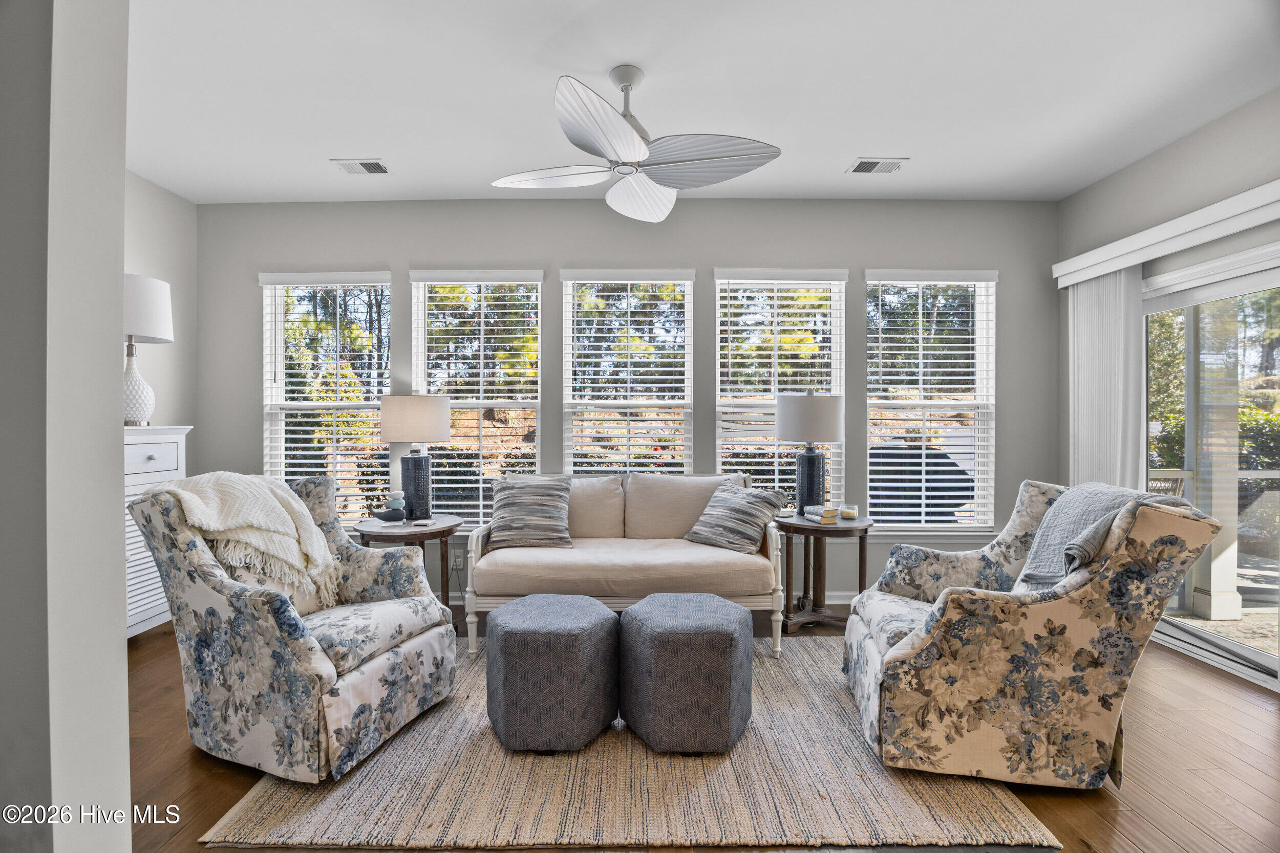 100553871 | Photo 45