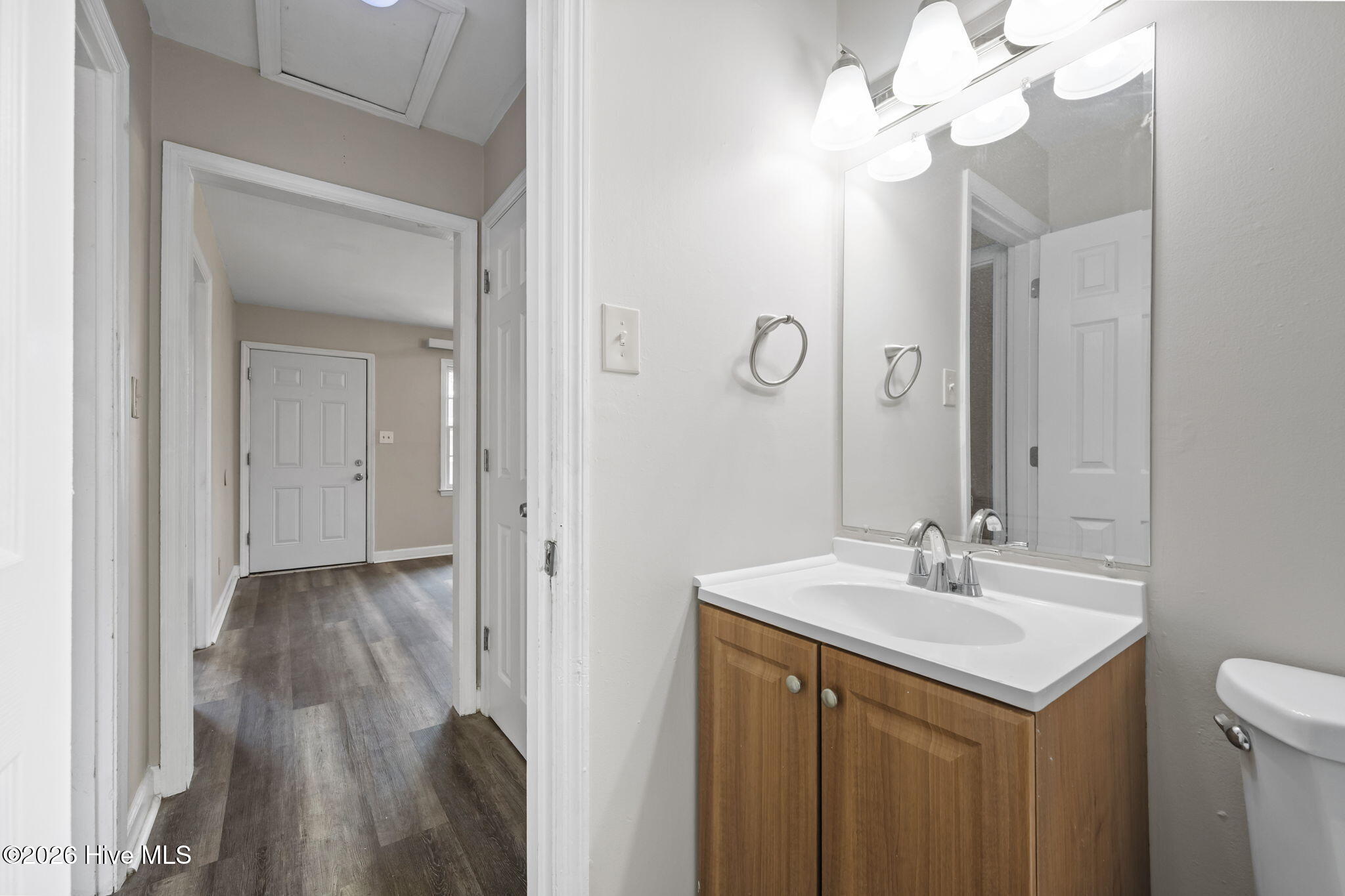 100553652 | Photo 11