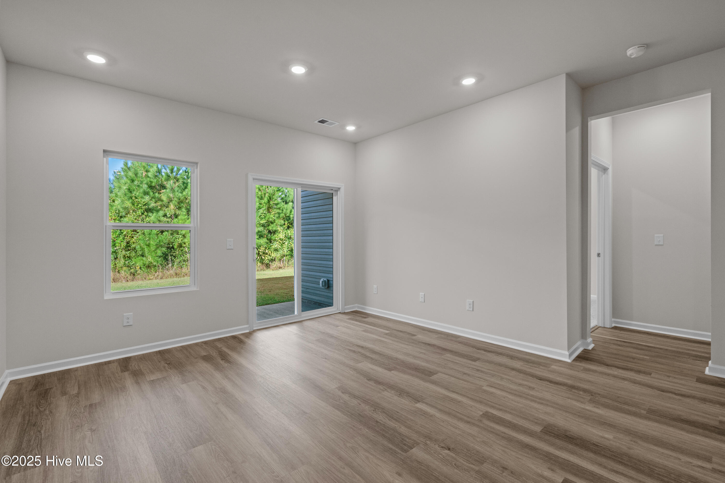 100536974 | Photo 10