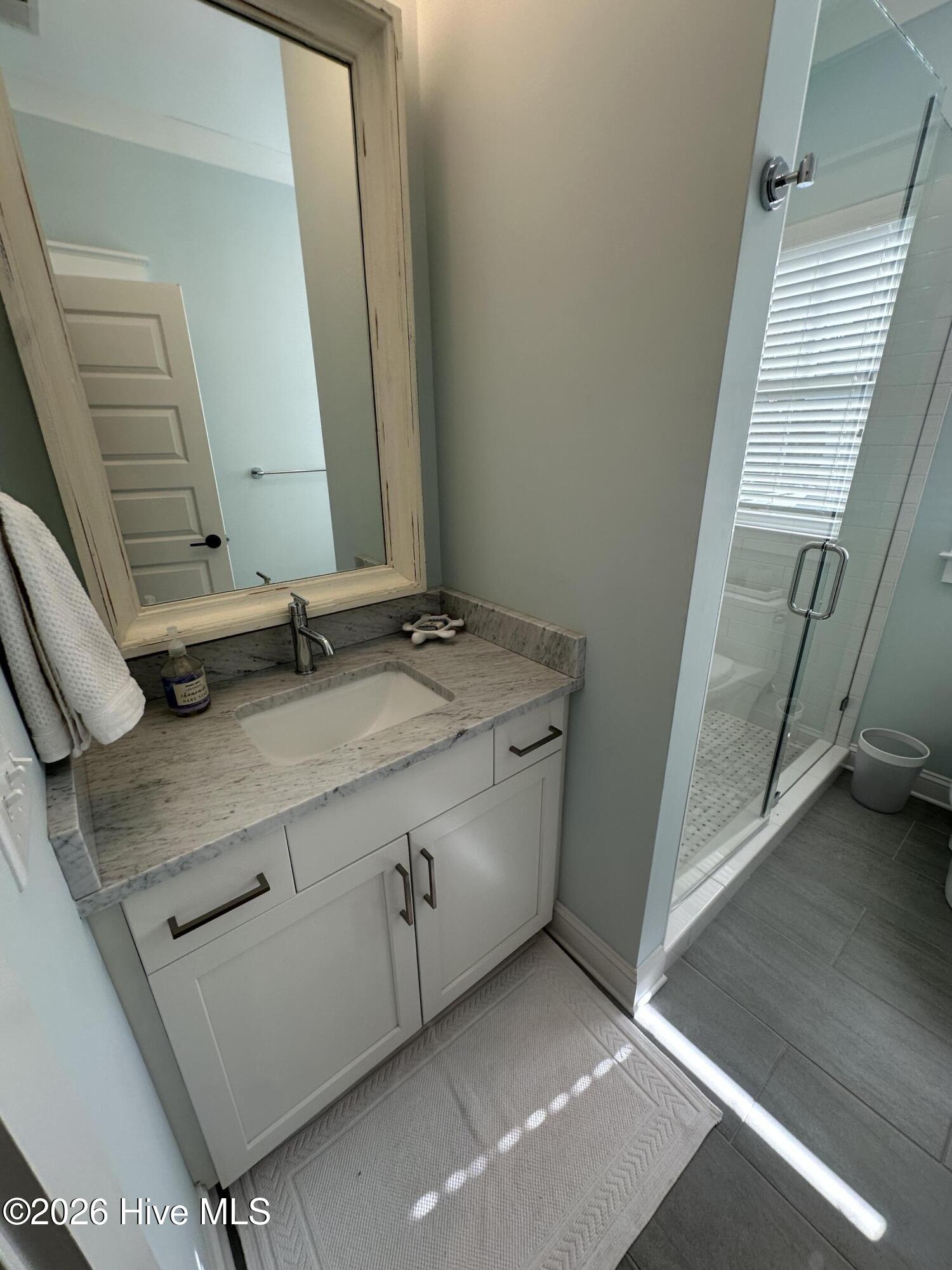 100562108 | Photo 27