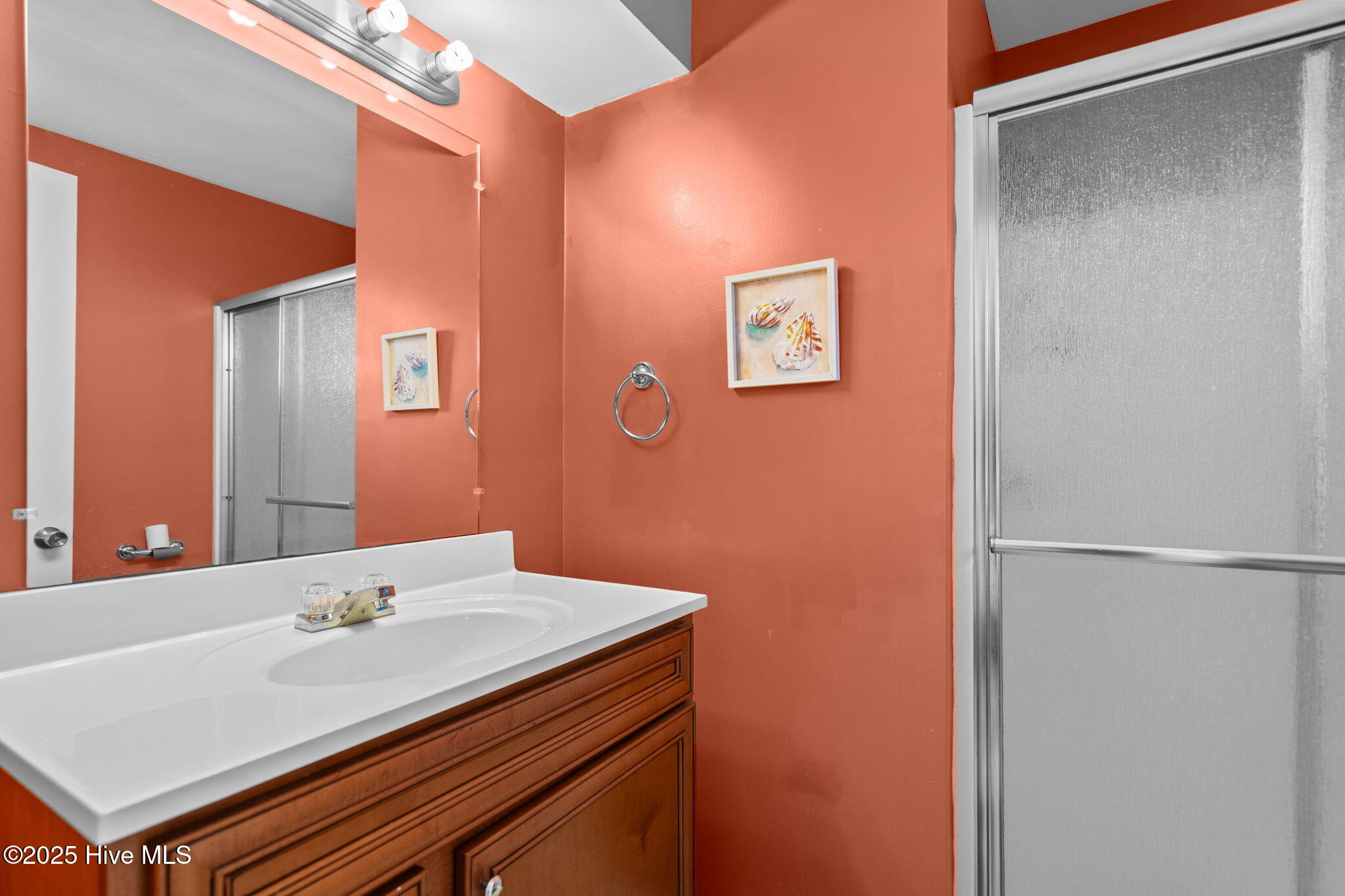 100528642 | Photo 37