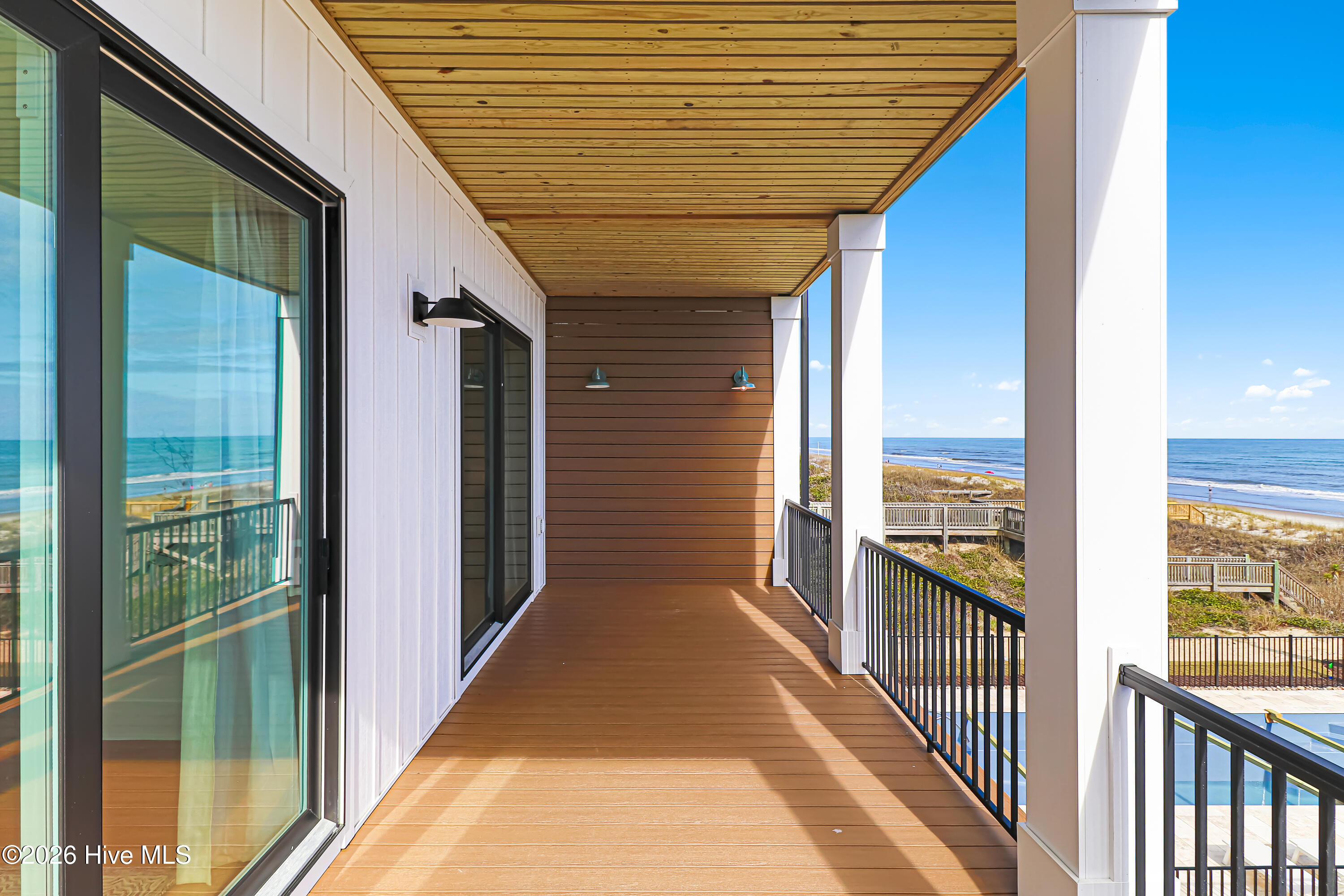 100567195 | Photo 50