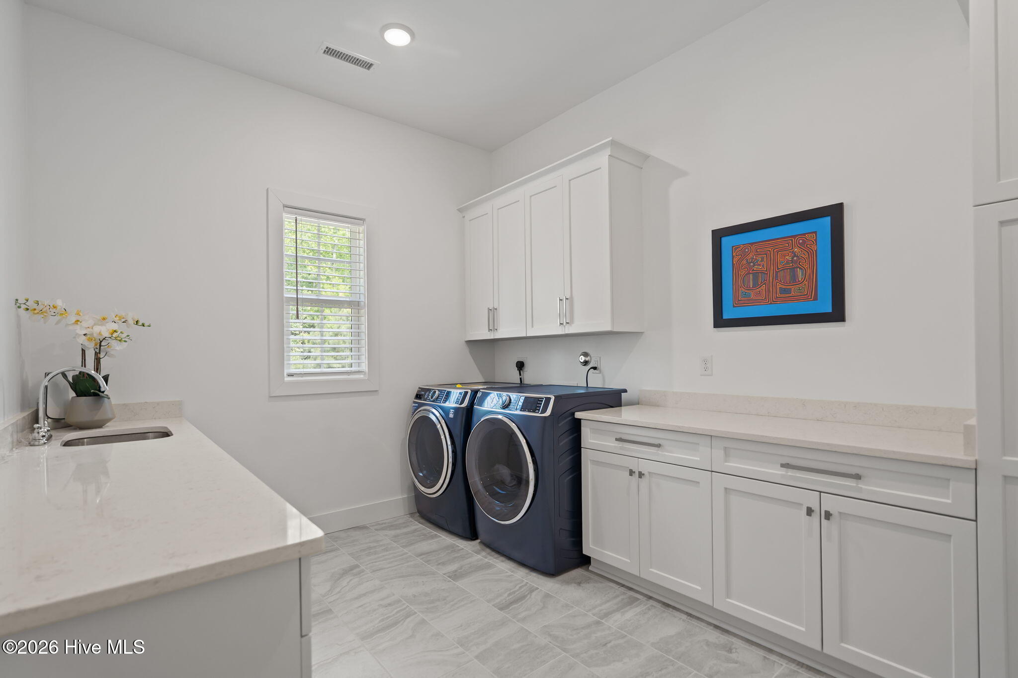 100566934 | Photo 55