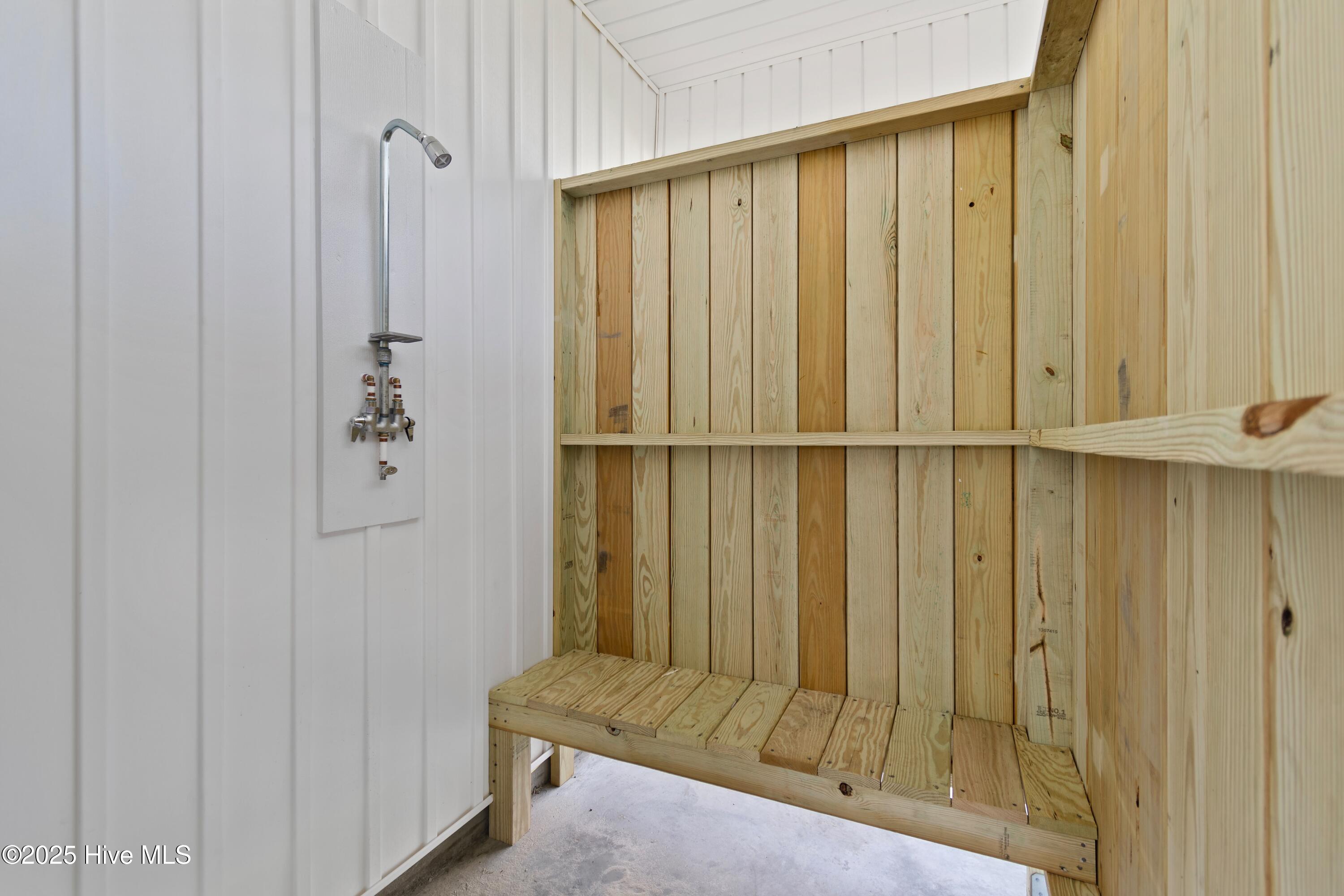 100544300 | Photo 45