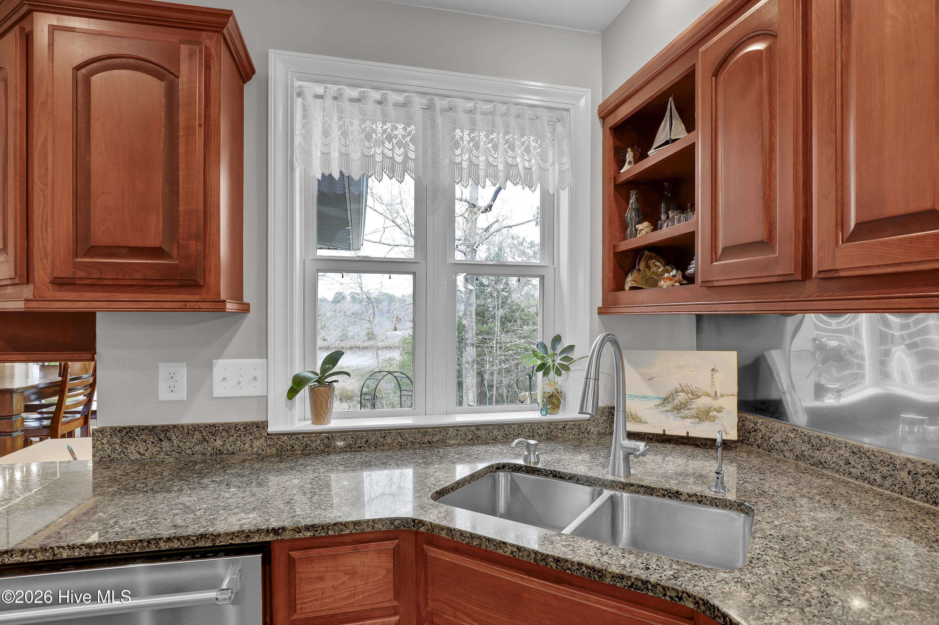 100563243 | Photo 13