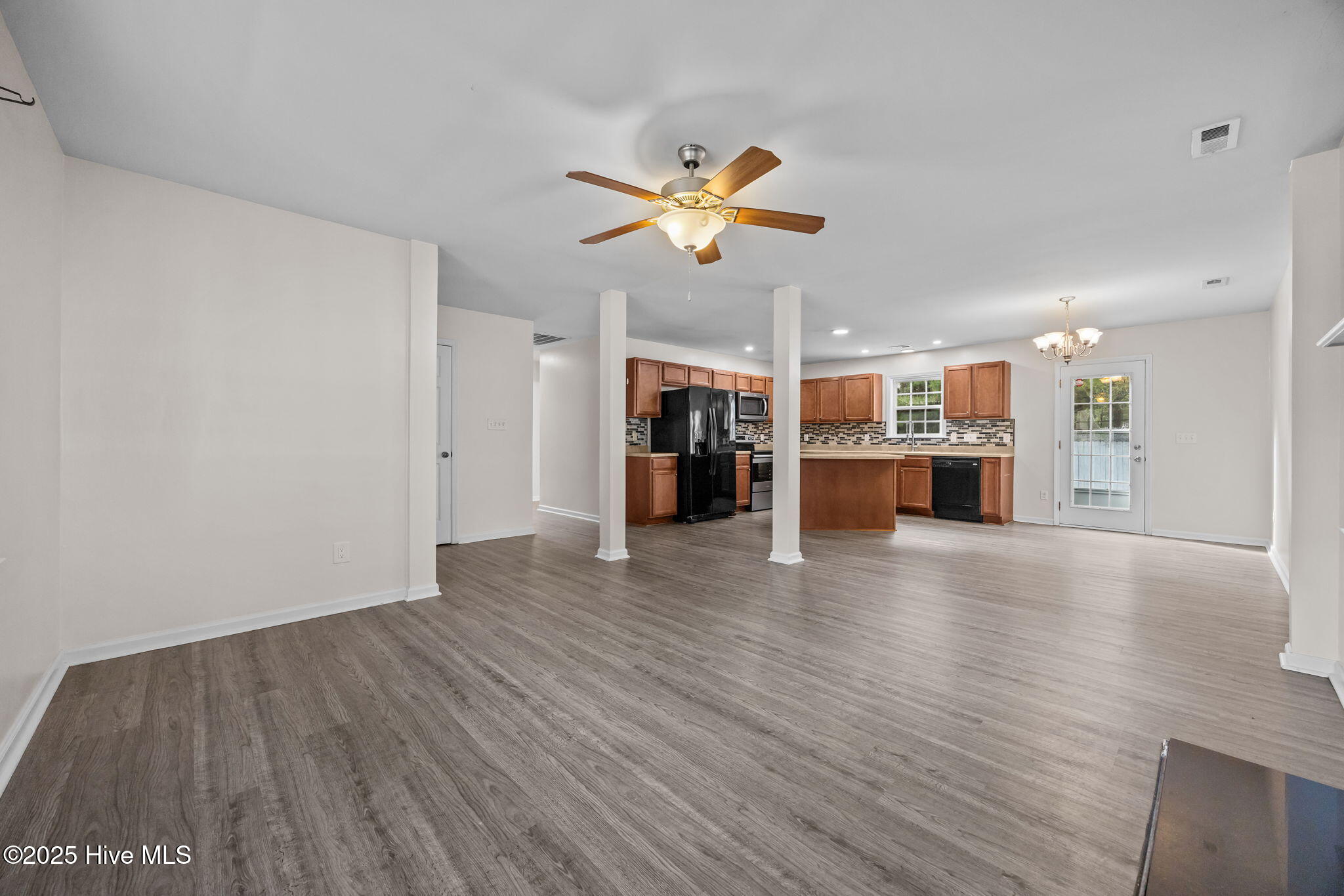 100545906 | Photo 29