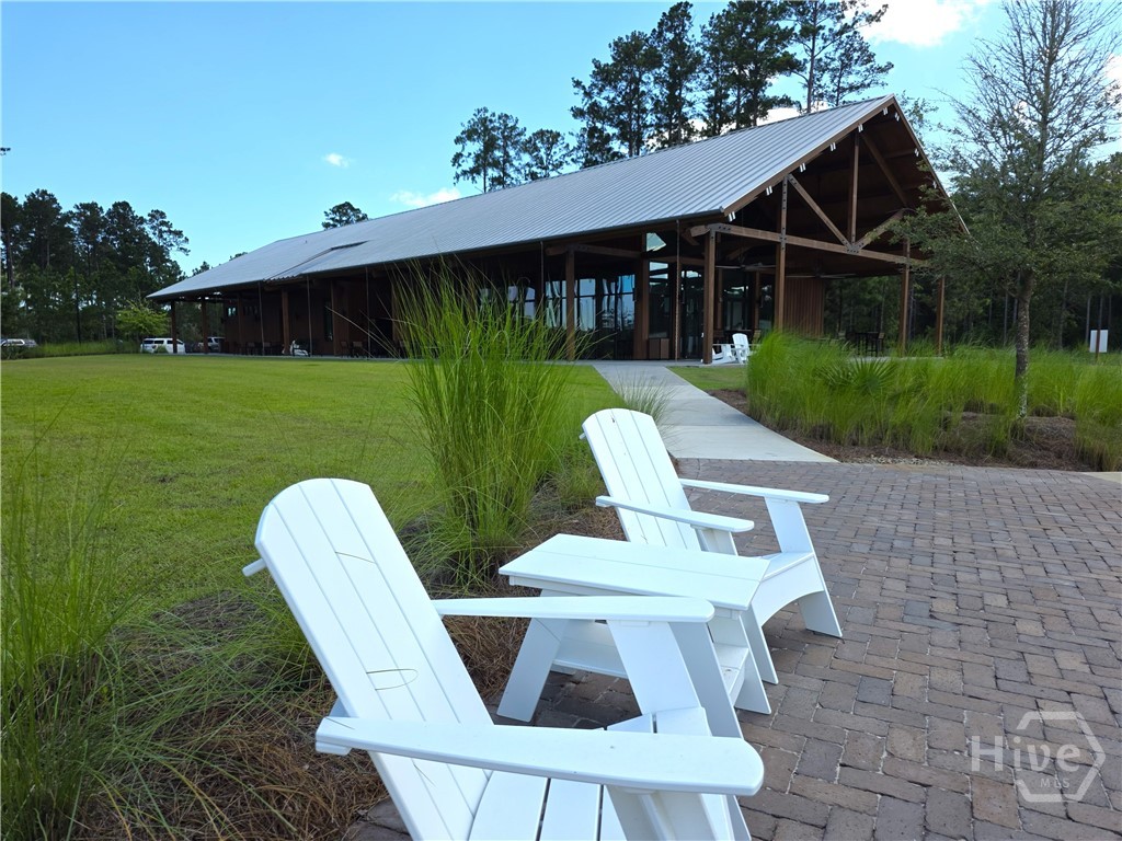 Outfitter Builder has a Restaurant....bring your sandwich to the lake.