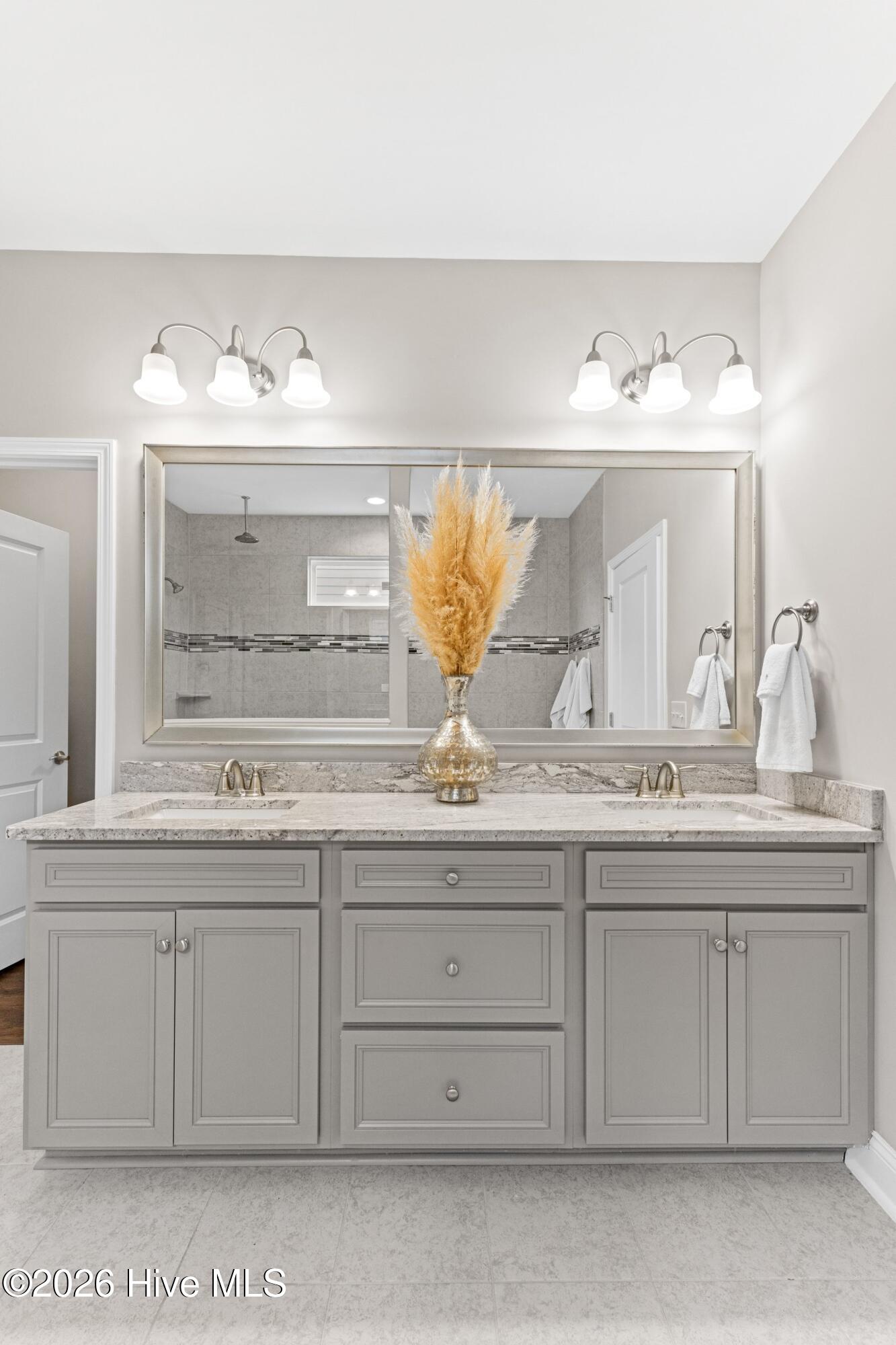 100551985 | Photo 31