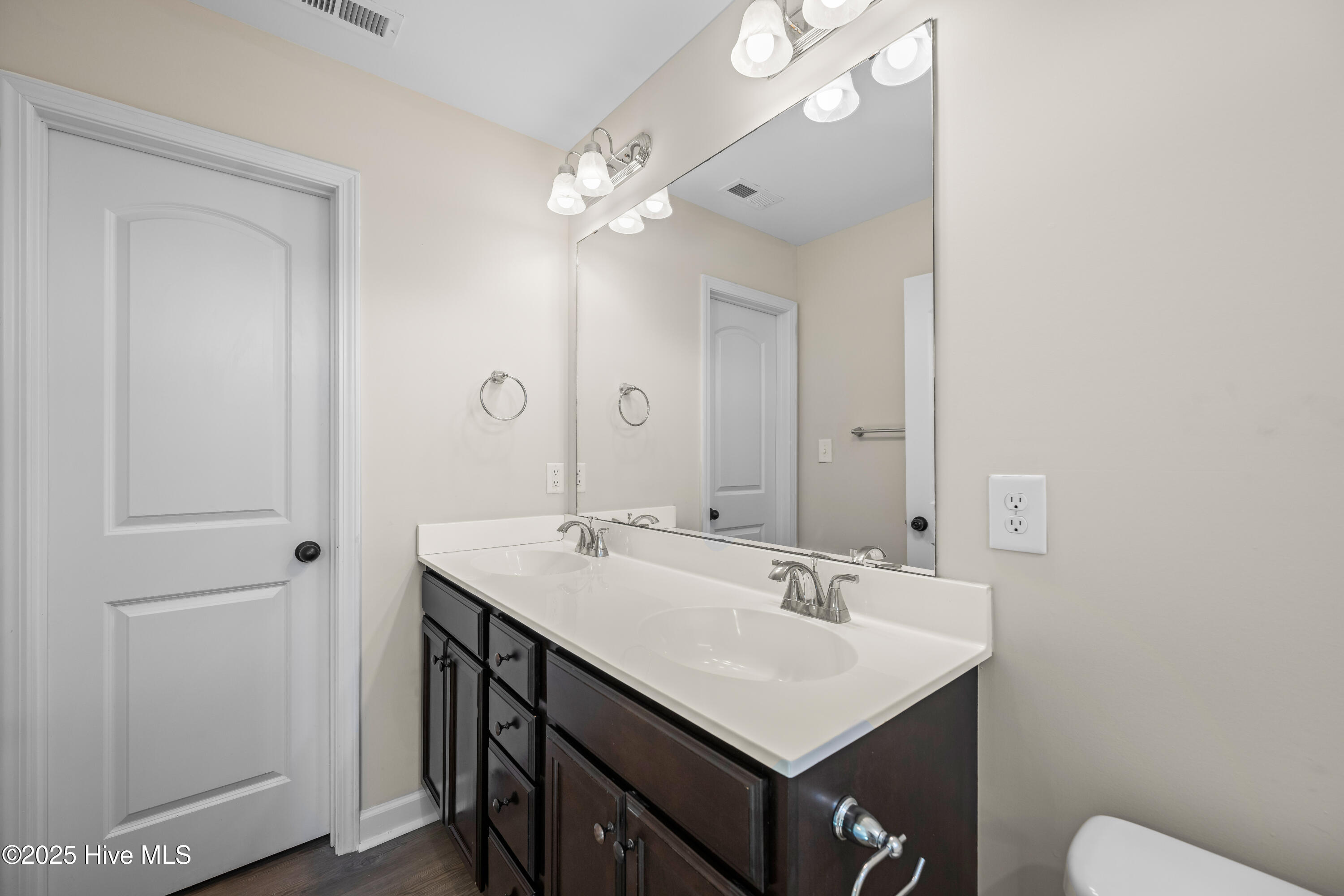 100544076 | Photo 22