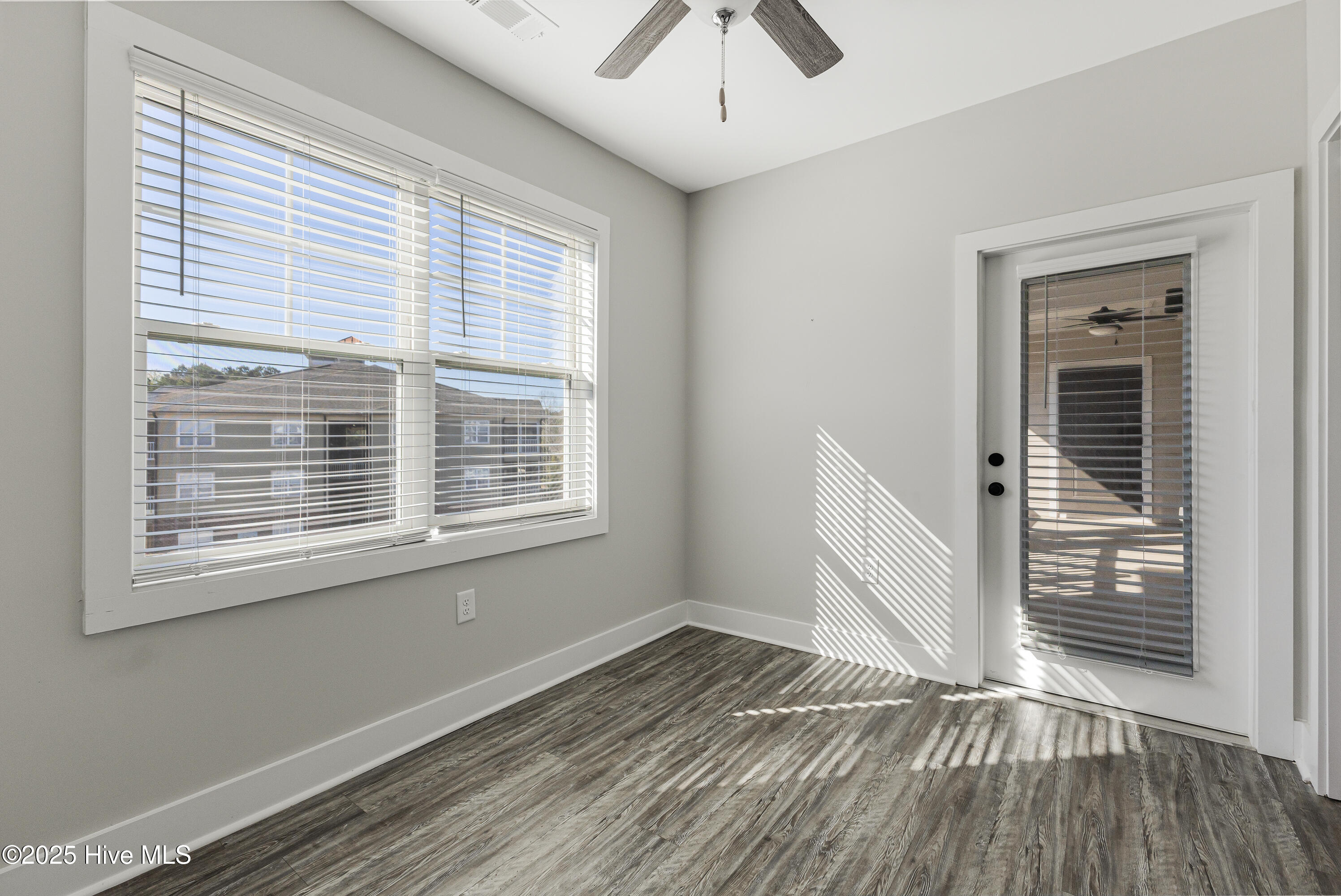 100521435 | Photo 24