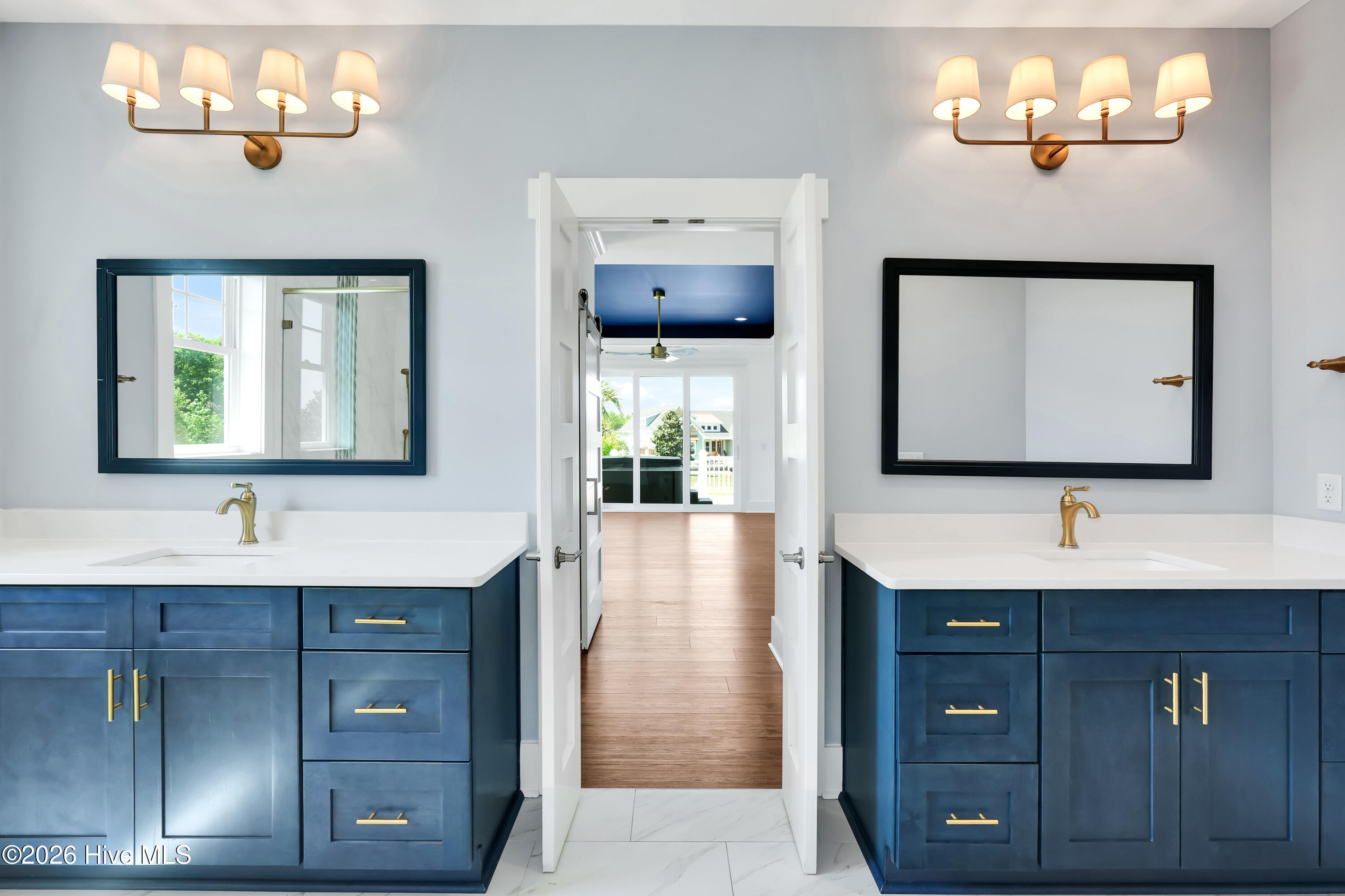 100567914 | Photo 31