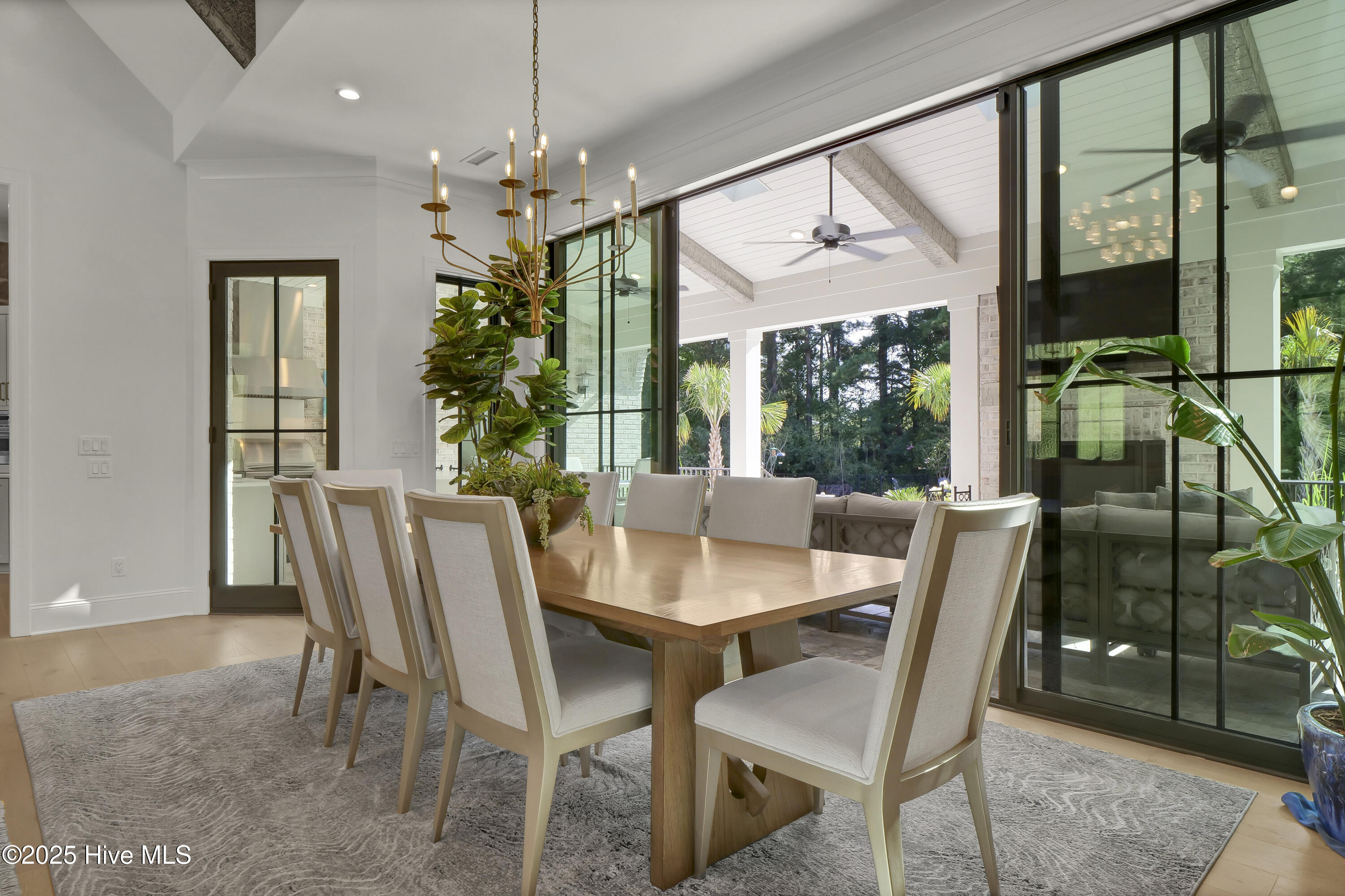 100532496 | Photo 19