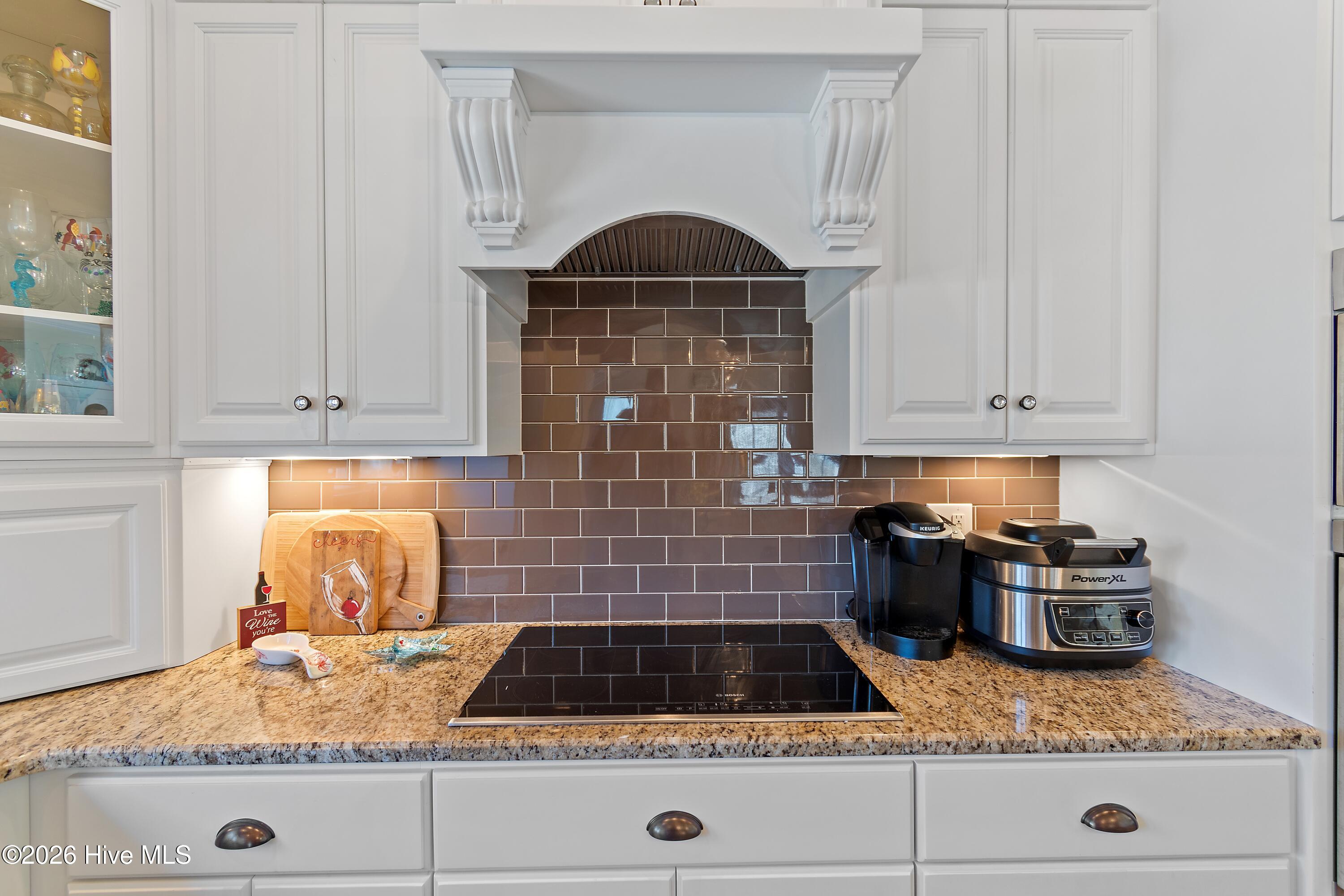 100558702 | Photo 30