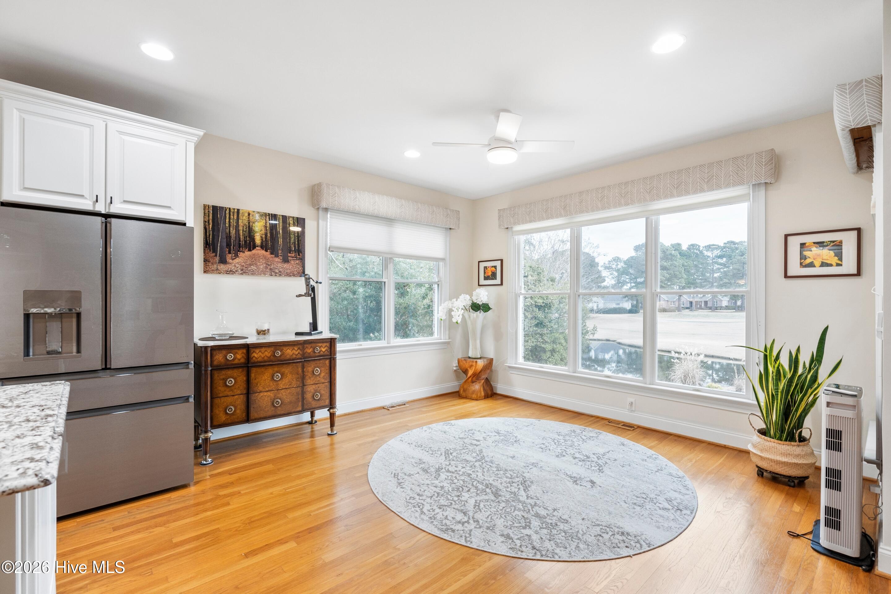 100548933 | Photo 26